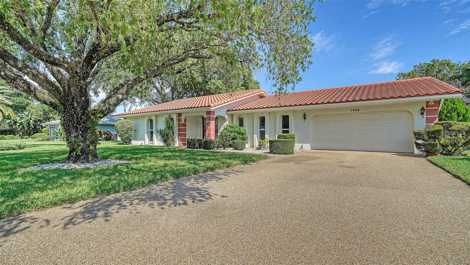 Property Photo:  7906 Cypress Lake Drive  FL 34243 