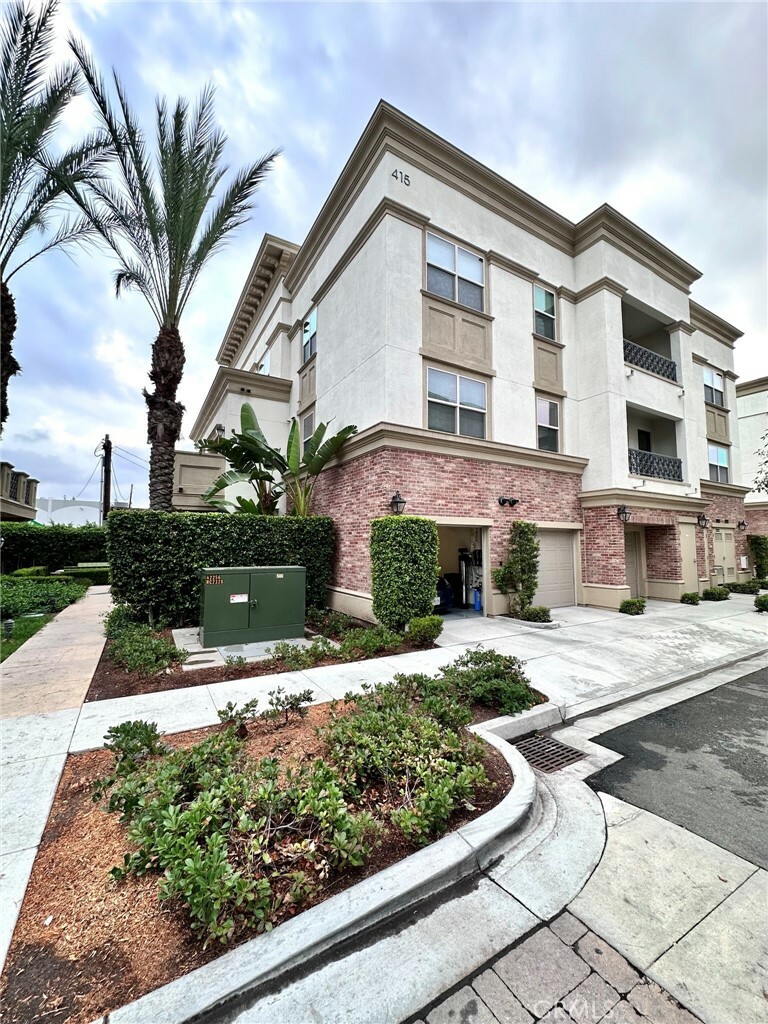 Property Photo:  415 S Anaheim Boulevard 2  CA 92805 