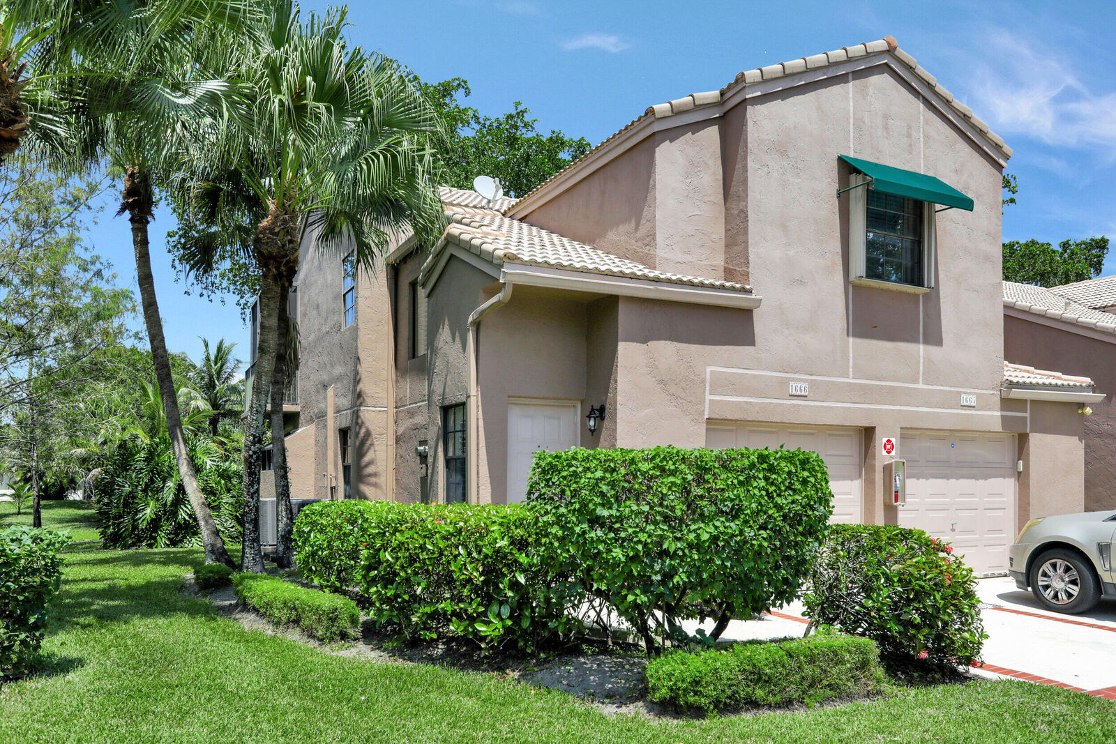 Property Photo:  1666 Cypress Pointe Drive 2B  FL 33071 