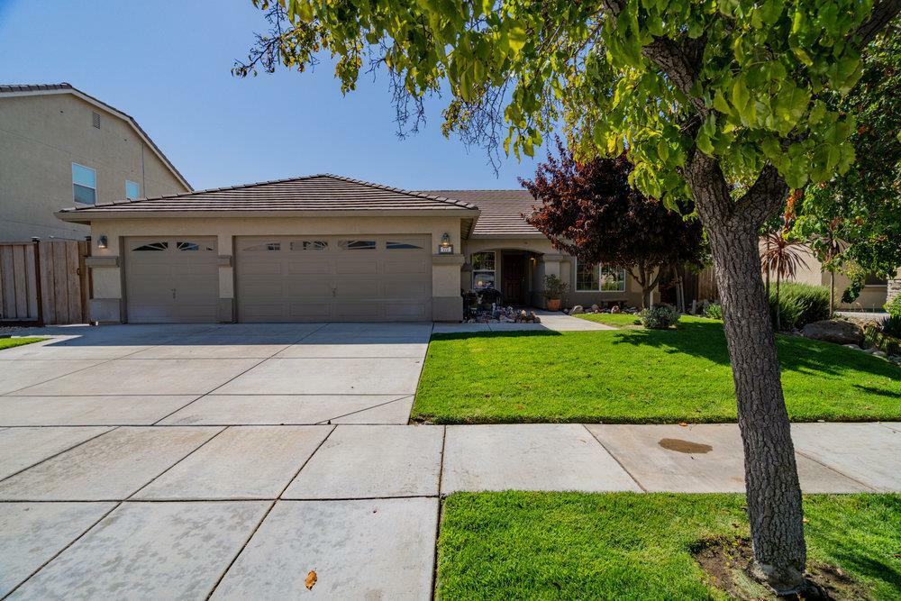 Property Photo:  777 Tamarack Way  CA 93635 