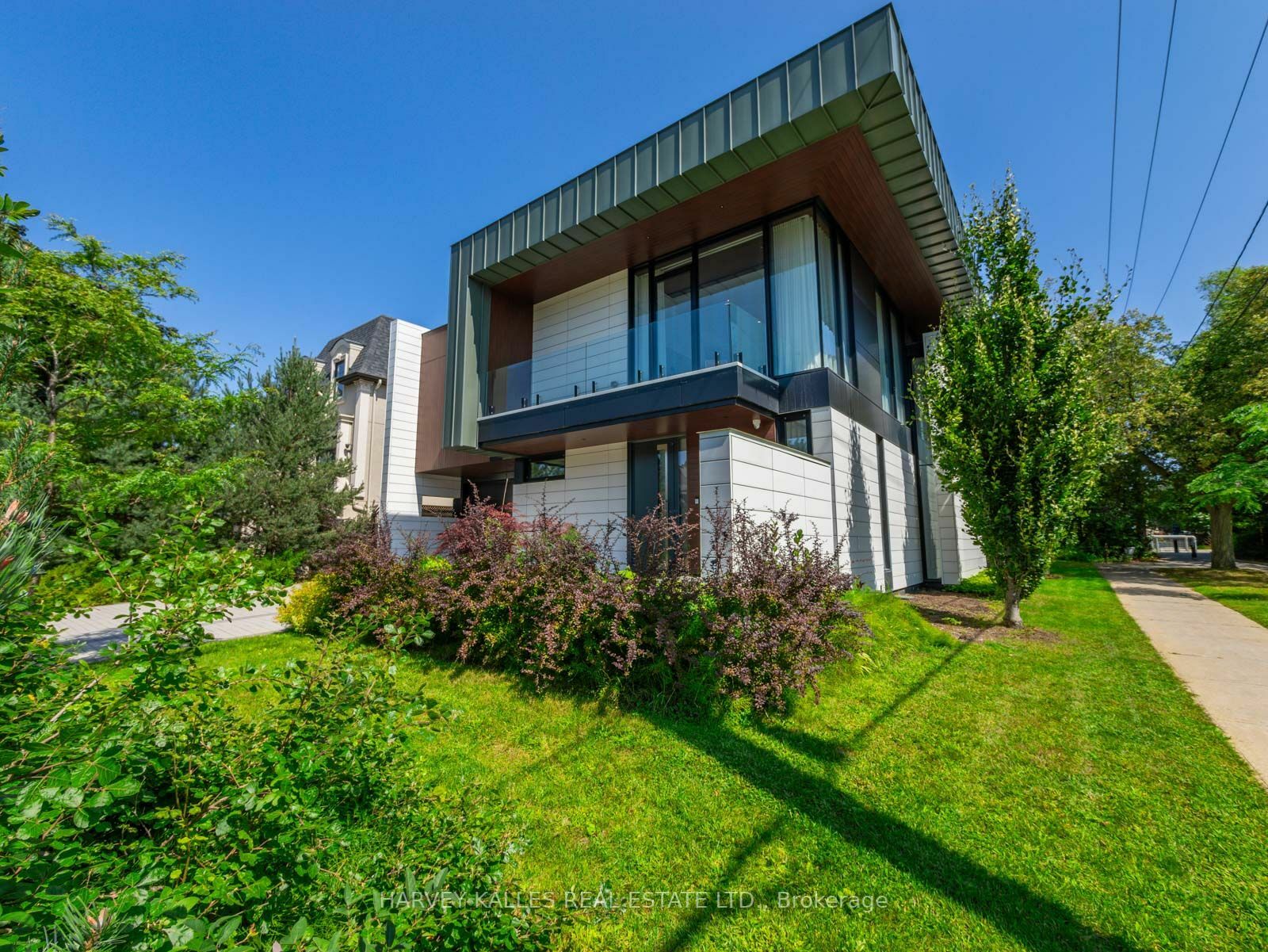 Property Photo: 1 Tottenham Rd ON M3C2J3