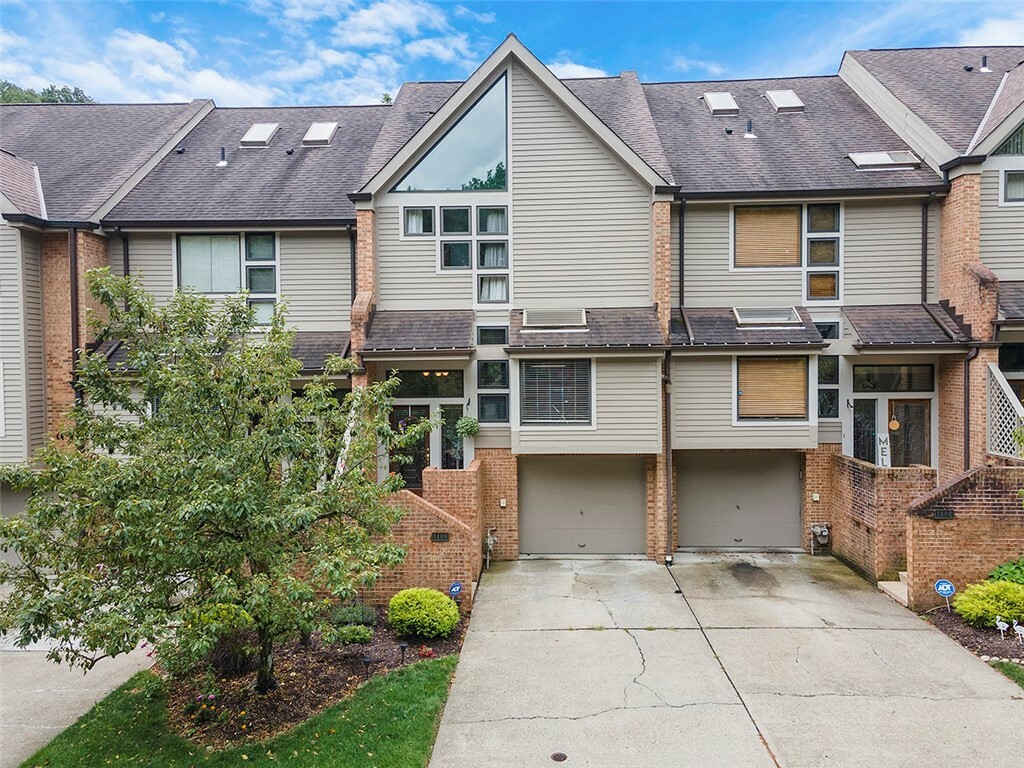 Property Photo:  1408 Towne Square Dr  PA 15101 