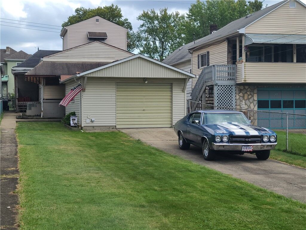 Property Photo: 141 Dahlia St PA 15120