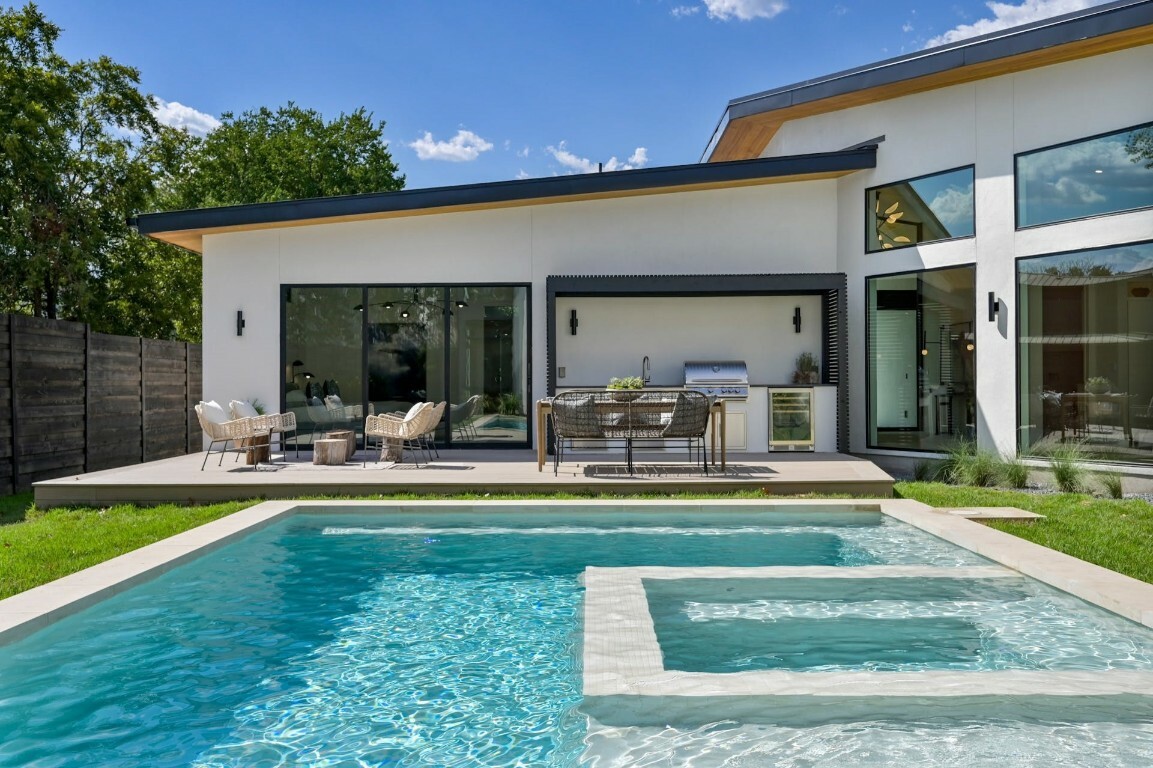 Property Photo:  6907 Daugherty Street  TX 78757 