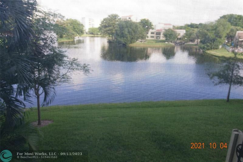 Property Photo:  2334 S Cypress Bend Dr 205  FL 33069 