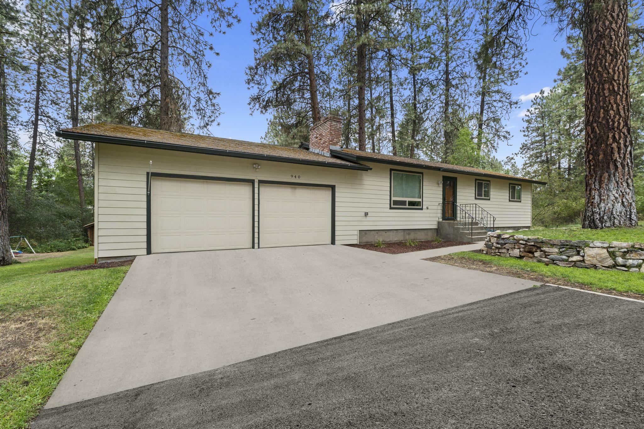 Property Photo: 940 S Josephine Rd WA 99141