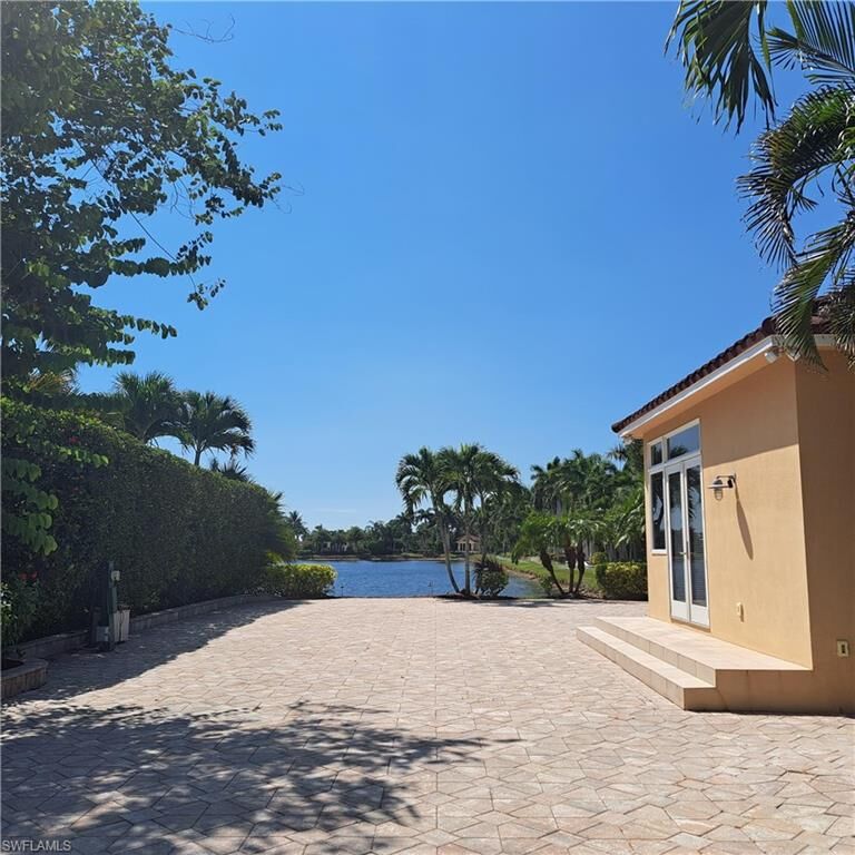 Property Photo:  4847 Carriage Ct 80  FL 34114 