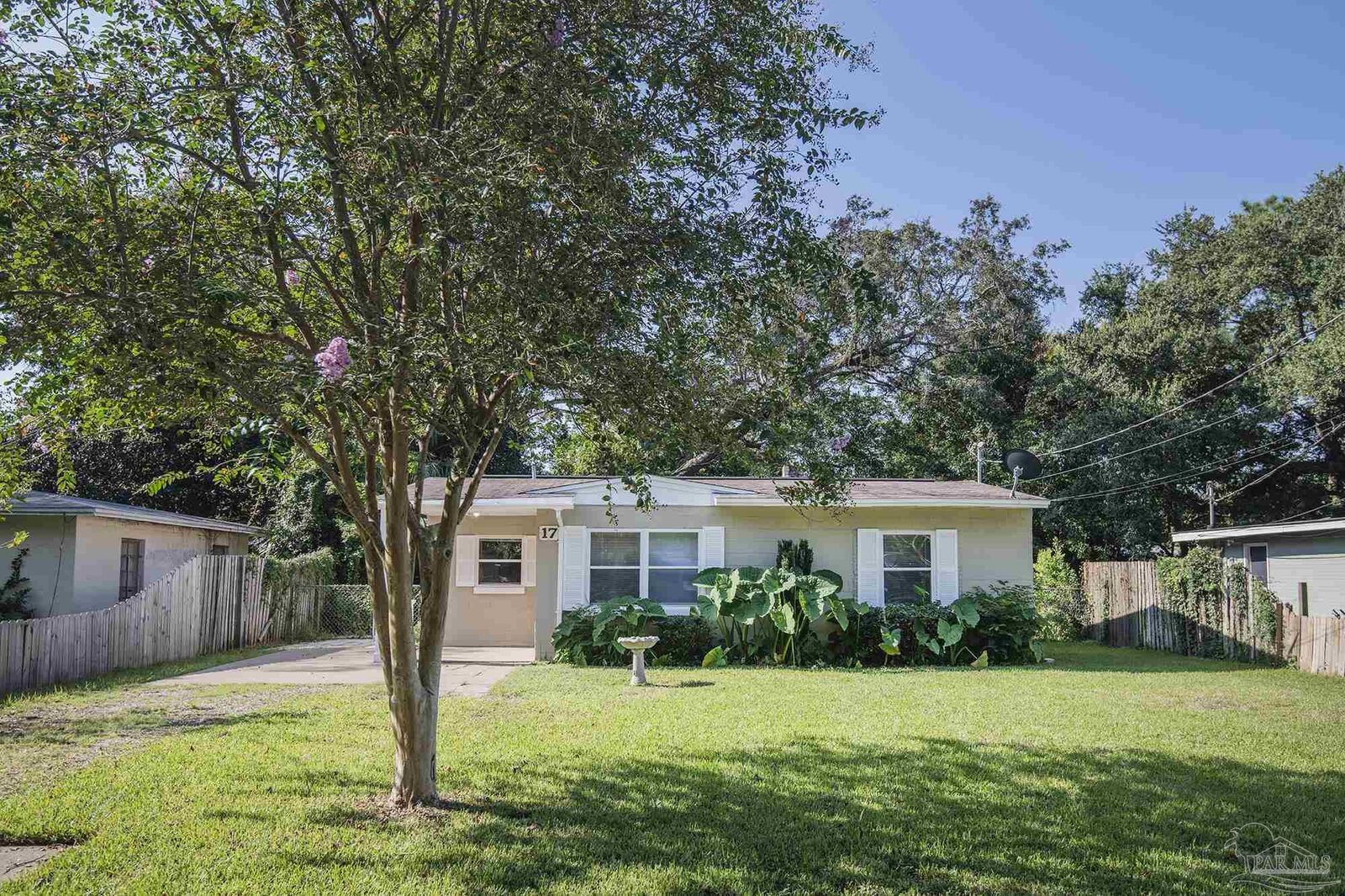 Property Photo:  17 Randolph Dr  FL 32506 