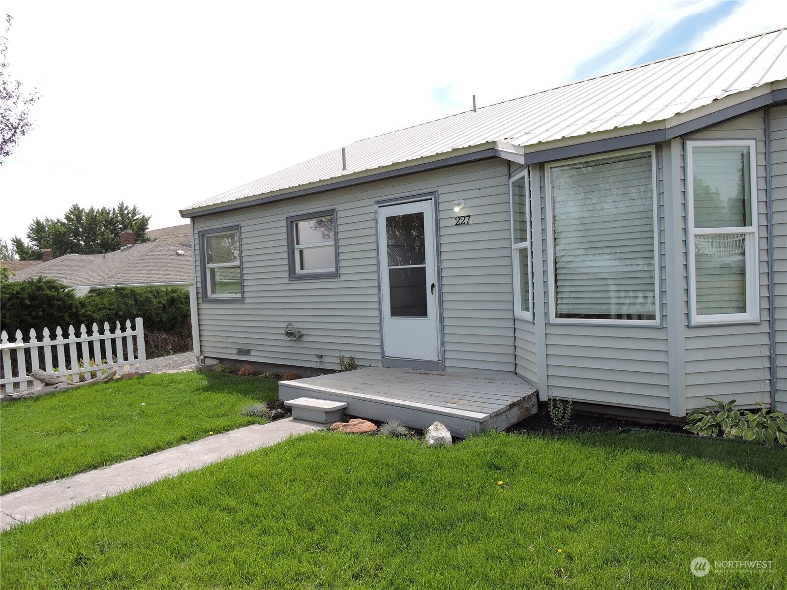 Property Photo:  227 Columbia Rd  WA 98823 