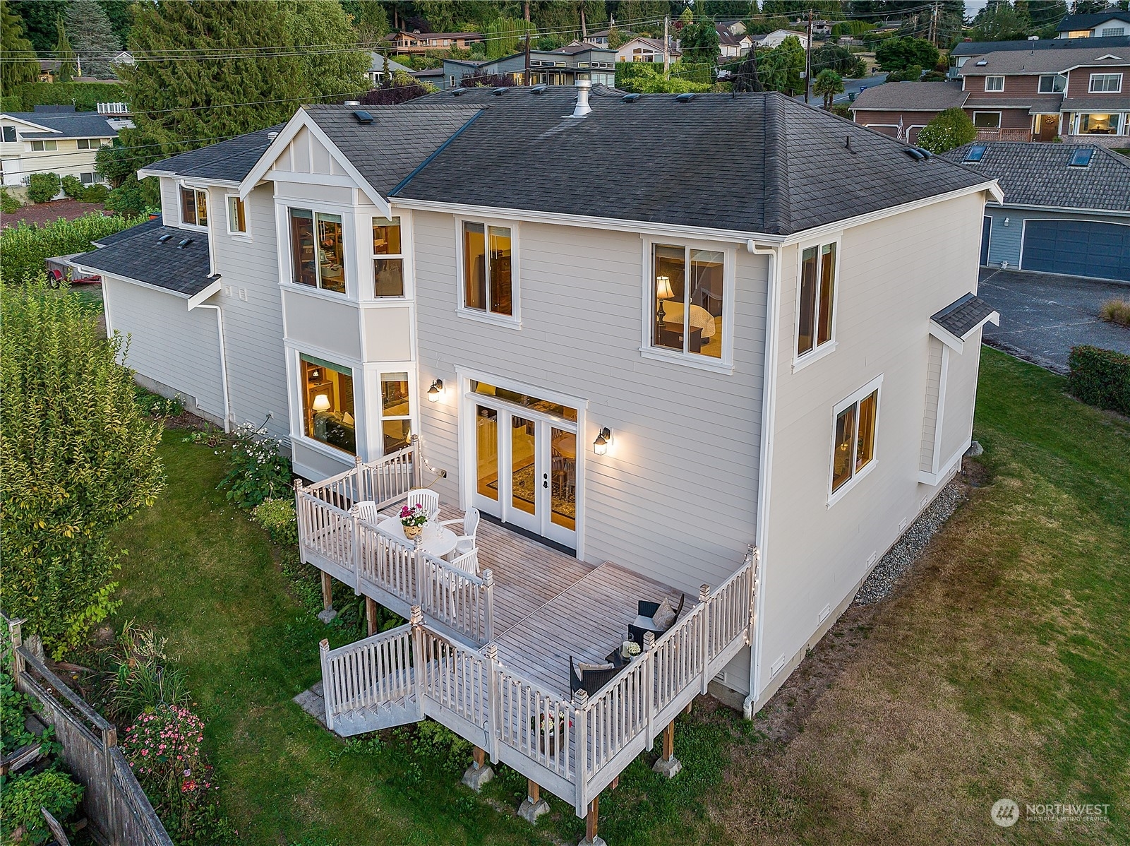 Property Photo:  4936 Ocean Avenue  WA 98203 