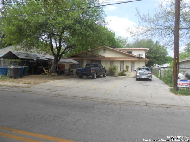 Property Photo: 935 W Hutchins Pl TX 78221