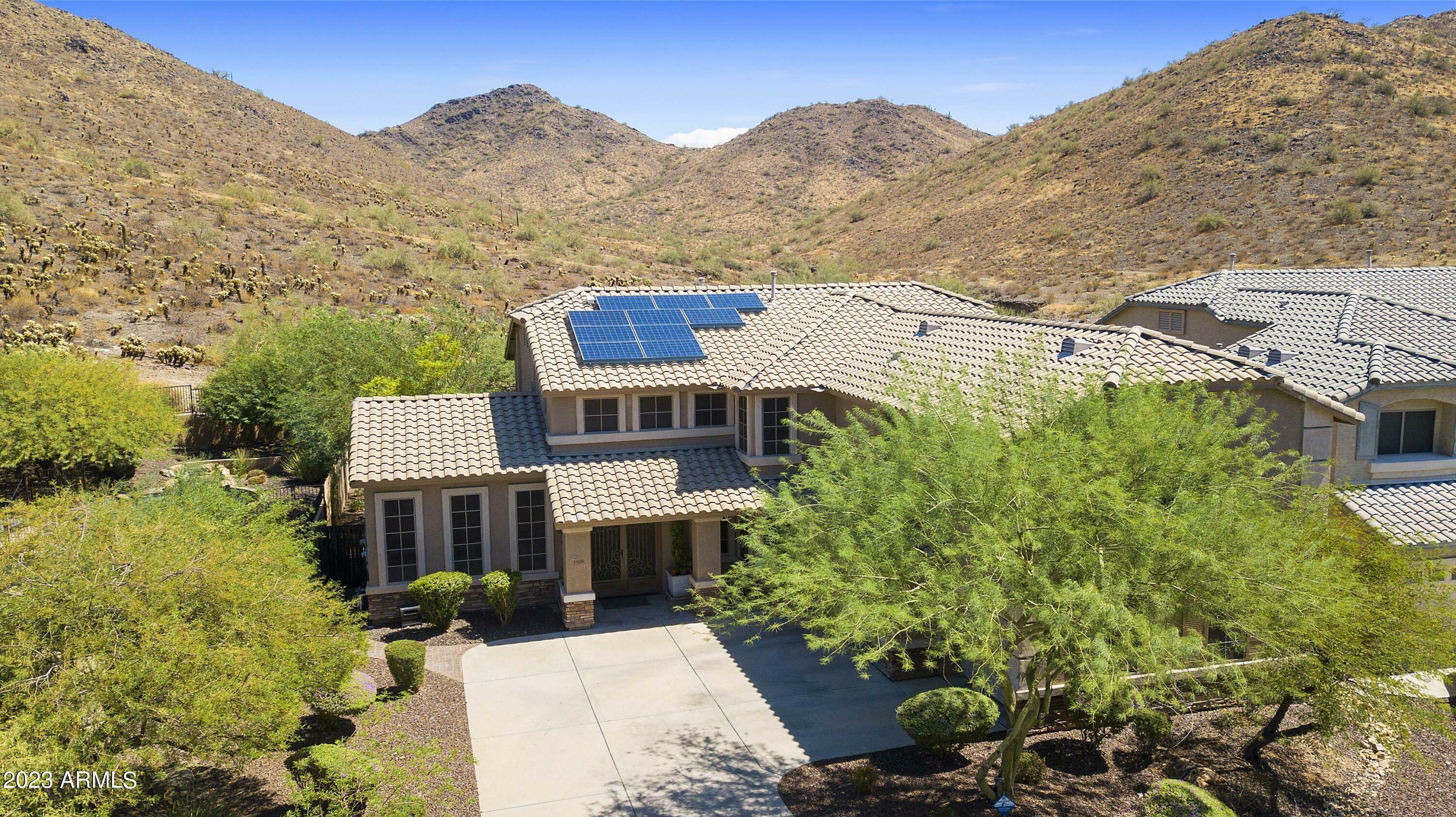 Property Photo: 1909 W Morning Vista Lane AZ 85085