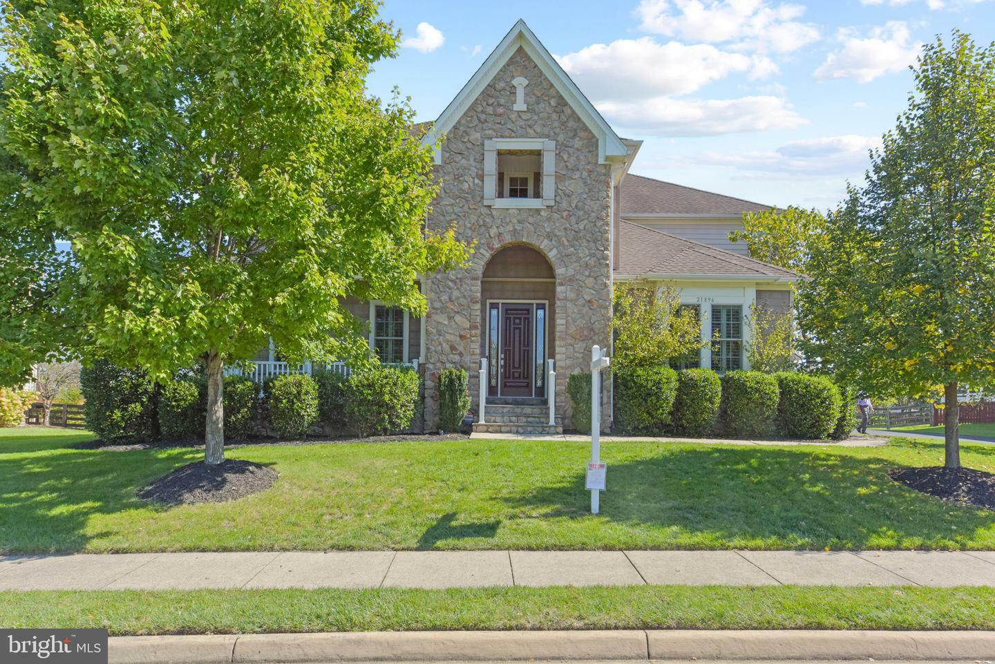 Property Photo: 21896 Providence Forge VA 20148