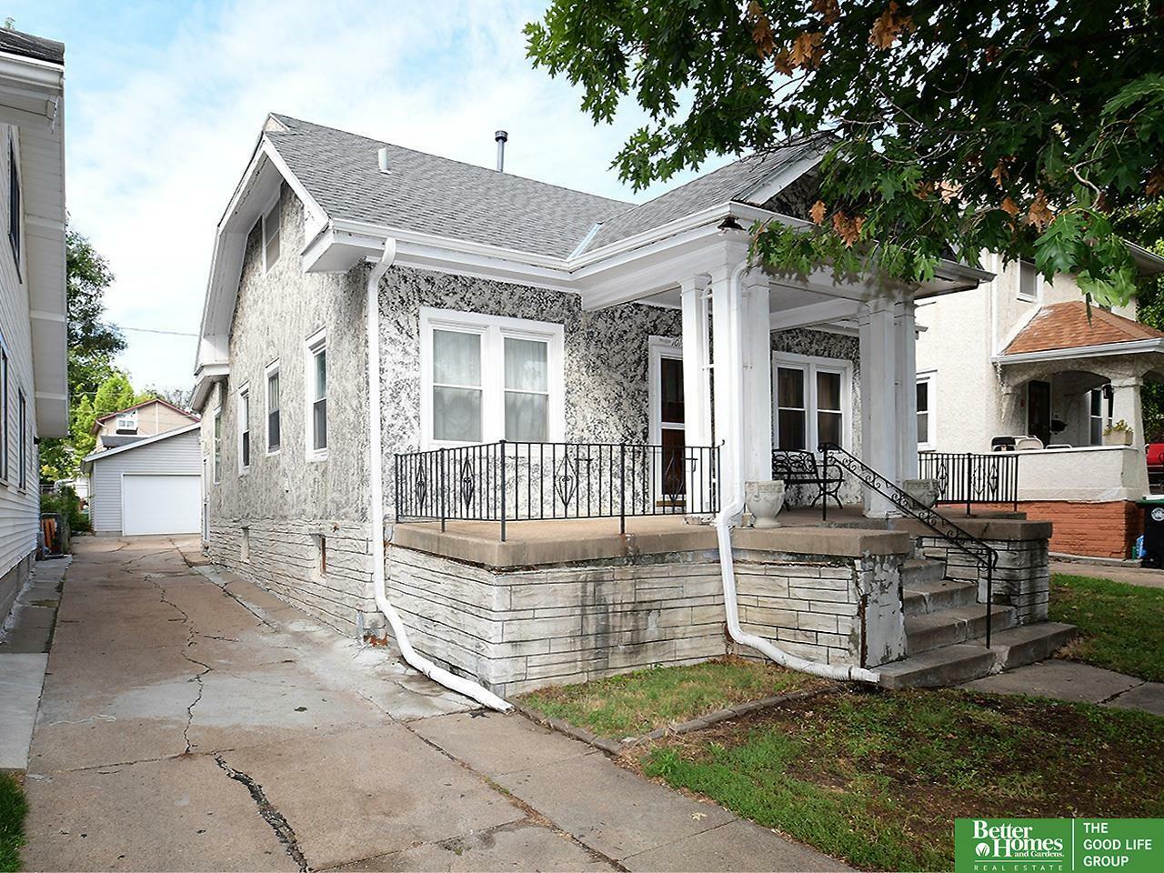 Property Photo: 1014 S 25 Avenue NE 68105