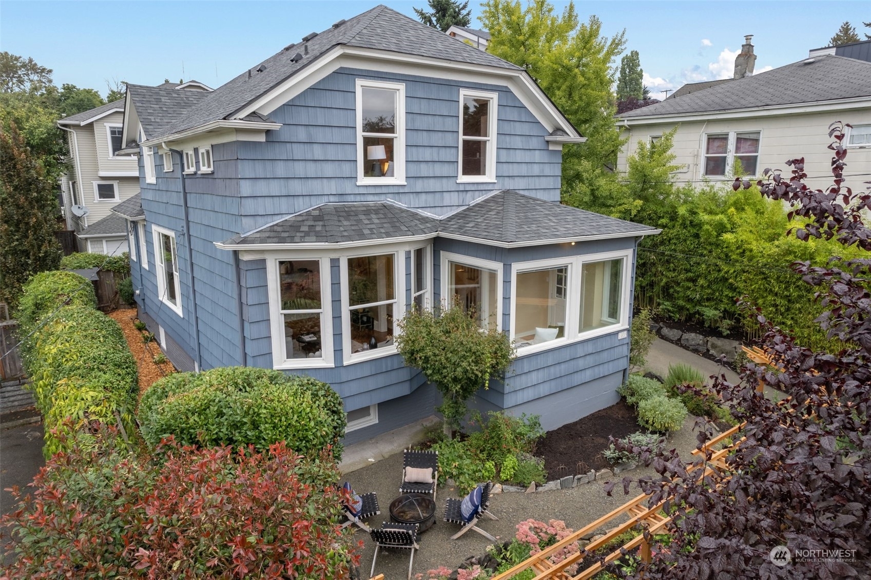 Property Photo:  1408 E Spruce Street  WA 98122 