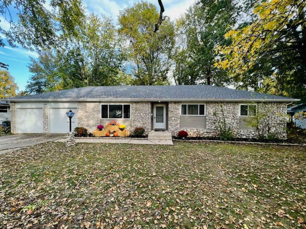 Property Photo:  206 S Redbud Avenue  MO 65738 