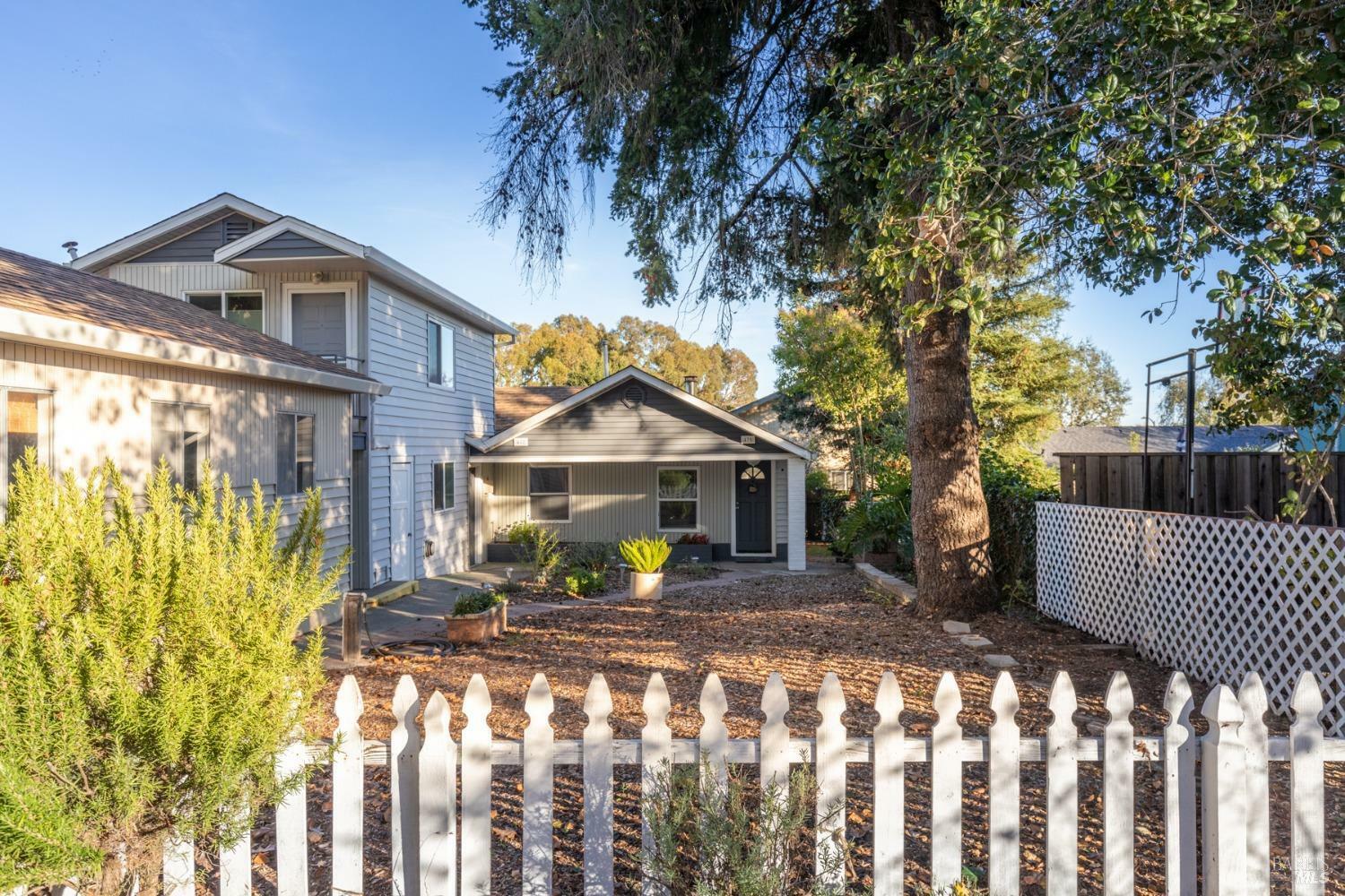 Property Photo:  475 477 Johnson Street  CA 95472 