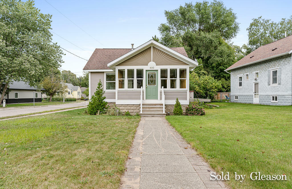 Property Photo:  400 Friant Street  MI 49417 