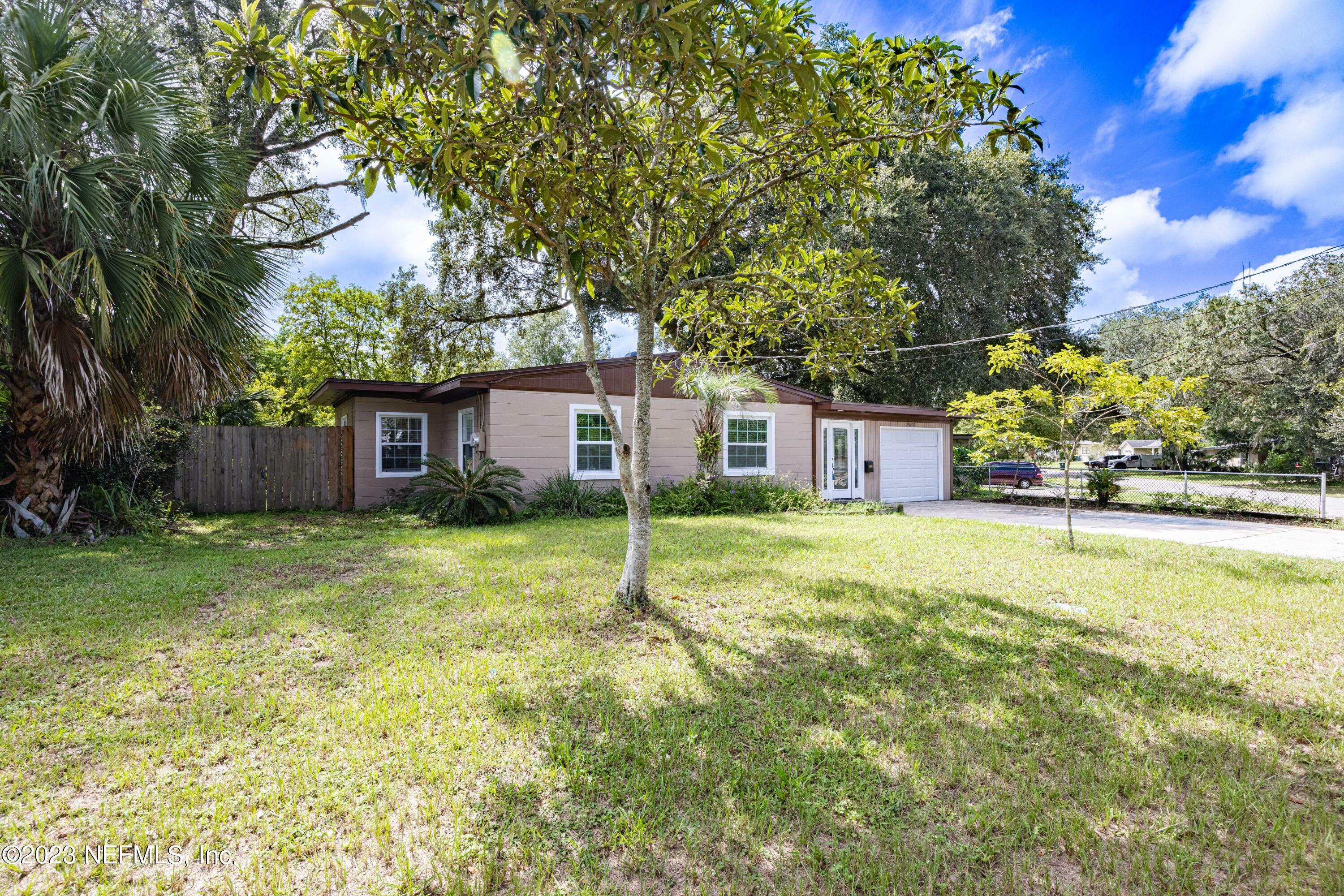 Property Photo: 9806 N Eve Dr FL 32246