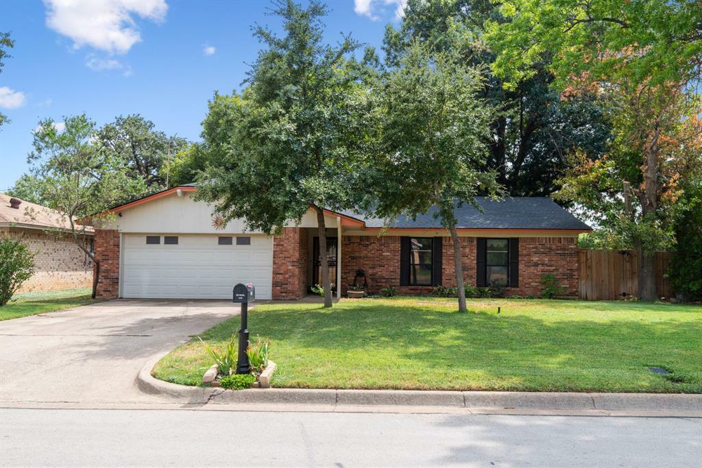 Property Photo:  412 W Cedar Street  TX 76011 