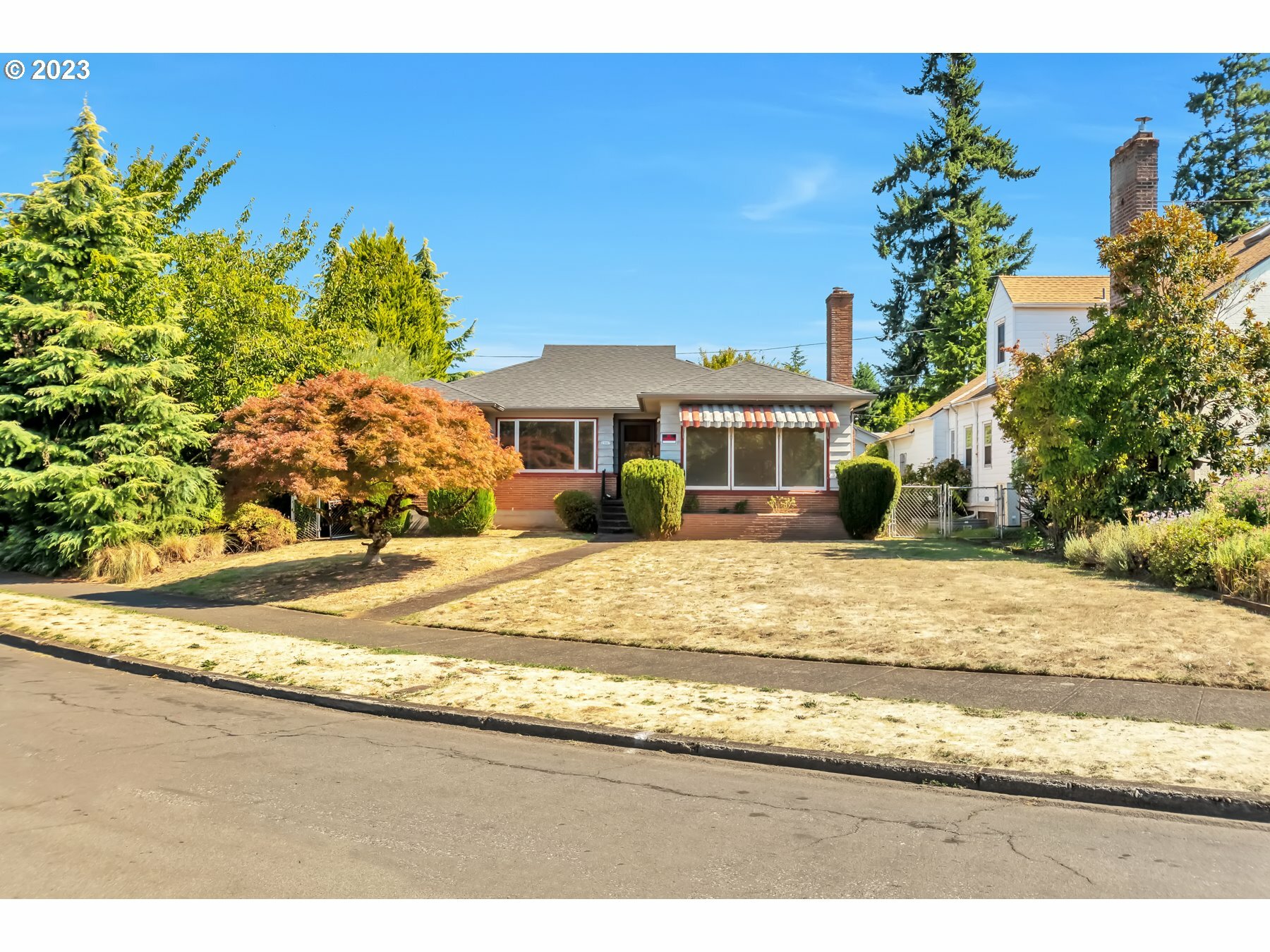 Property Photo: 2947 N Willamette Blvd OR 97217