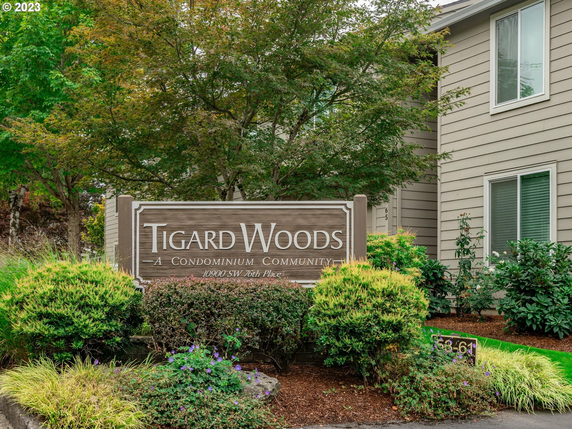 Property Photo: 10900 SW 76th Pl 20 OR 97223