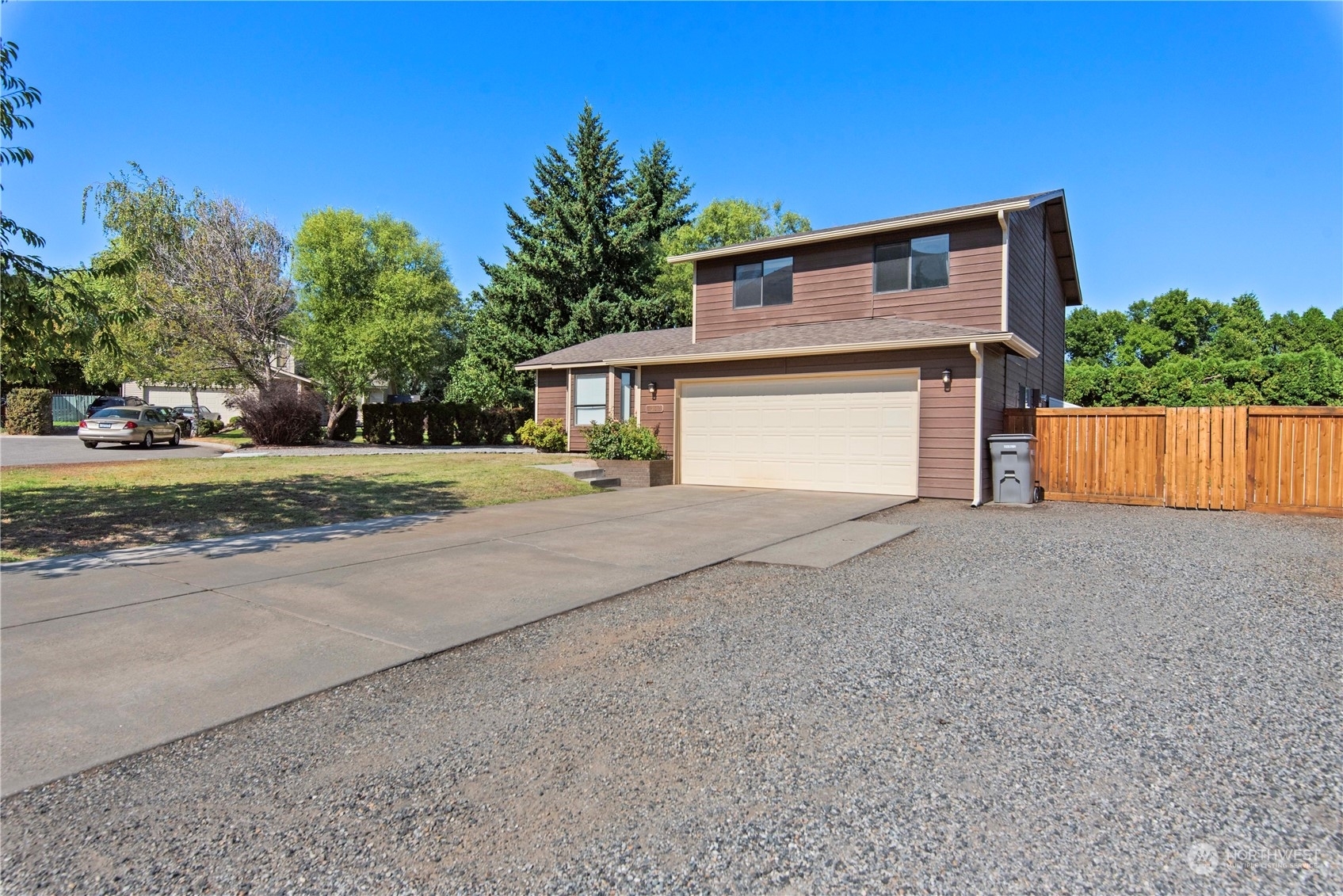 Property Photo:  1512 Medina Place  WA 98801 