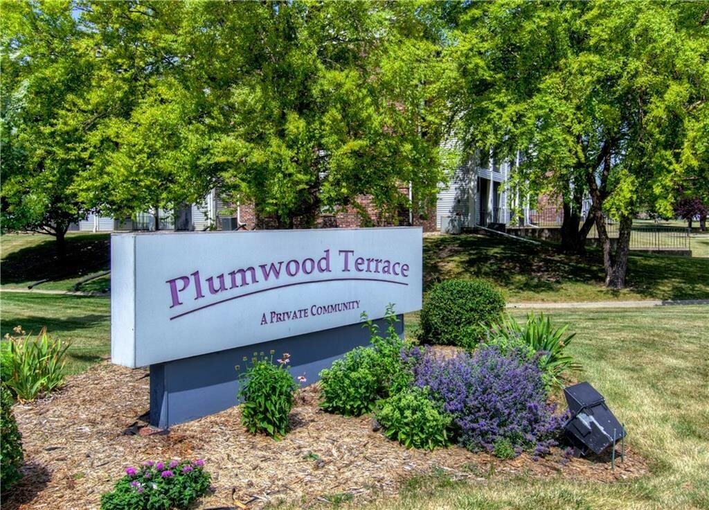 Property Photo: 4821 86th Street 3 IA 50322