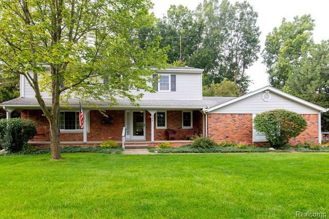 Property Photo: 348 Willow Tree Lane MI 48306
