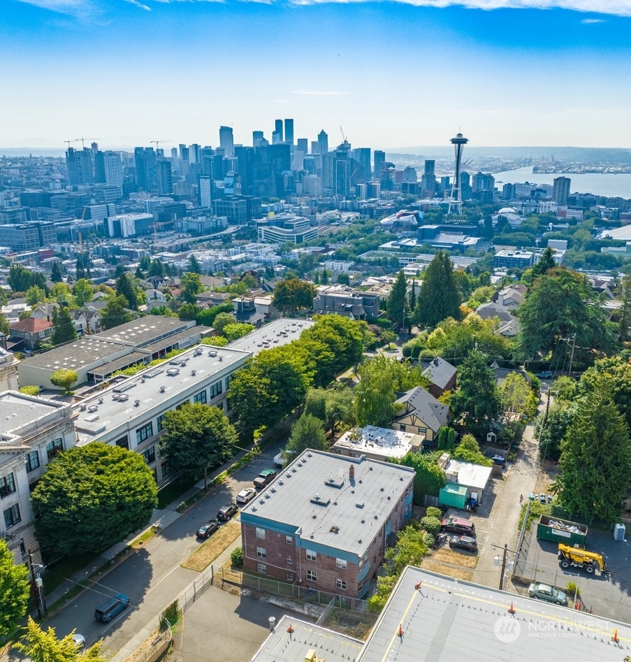 Property Photo: 1421 2nd Street N 1-12 WA 98109