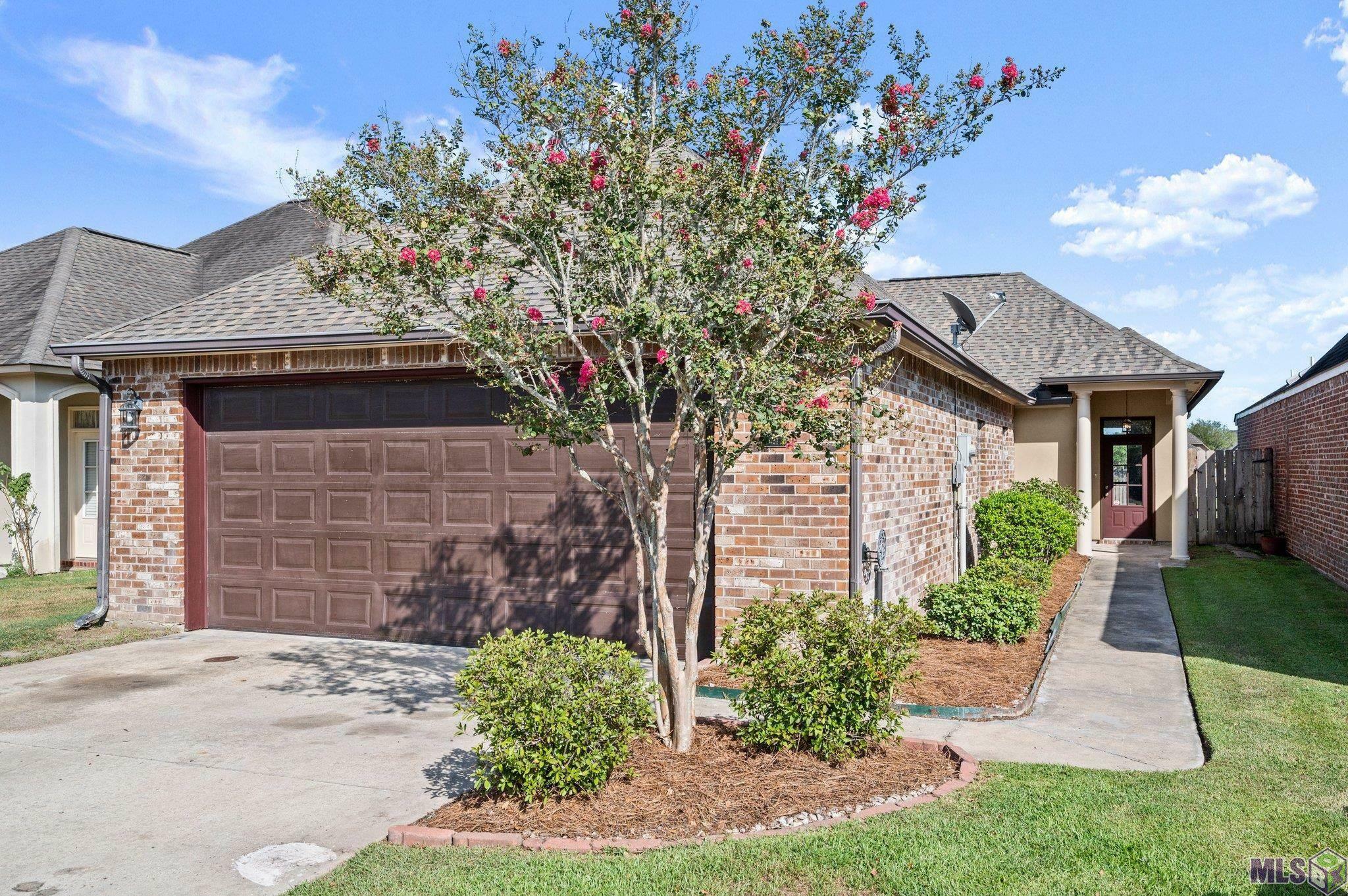 Property Photo:  631 Spring Cove Dr  LA 70810 