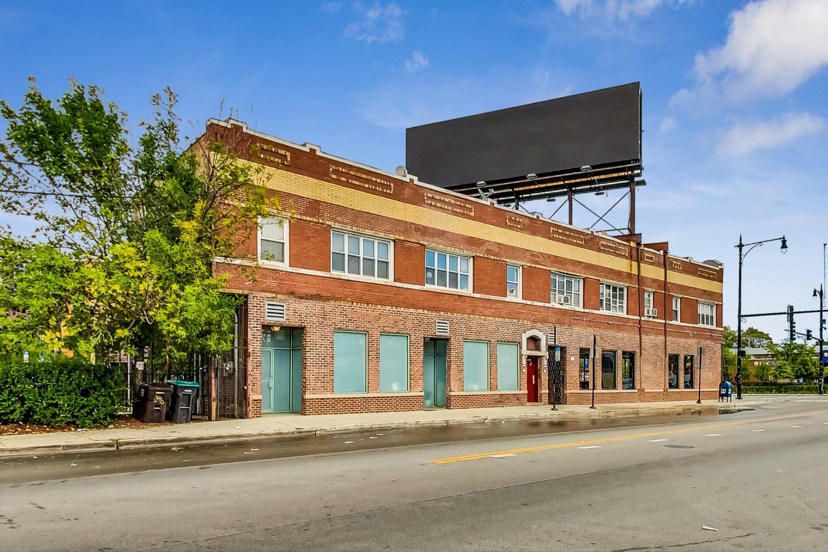 Property Photo: 3906 W Belmont Avenue 5 IL 60618
