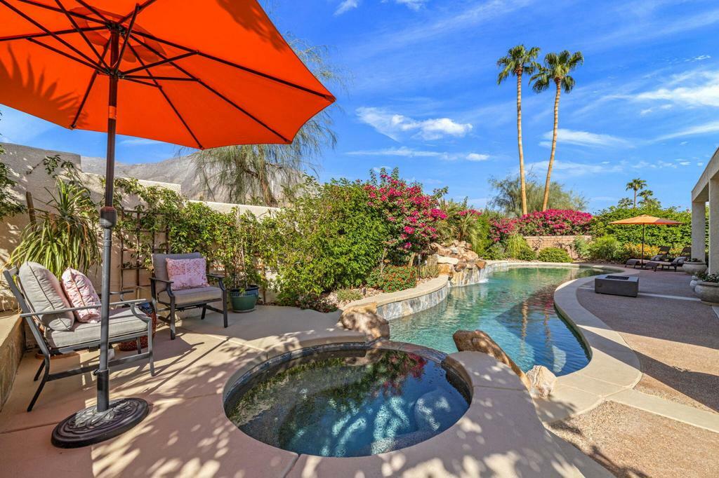 Property Photo: 120 Vista Paseo CA 92260