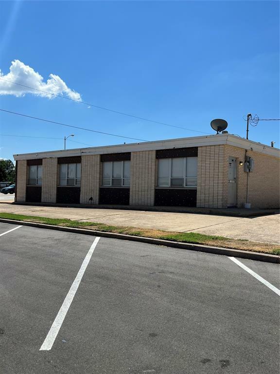 Property Photo:  824 S 4th Street  OK 73018 