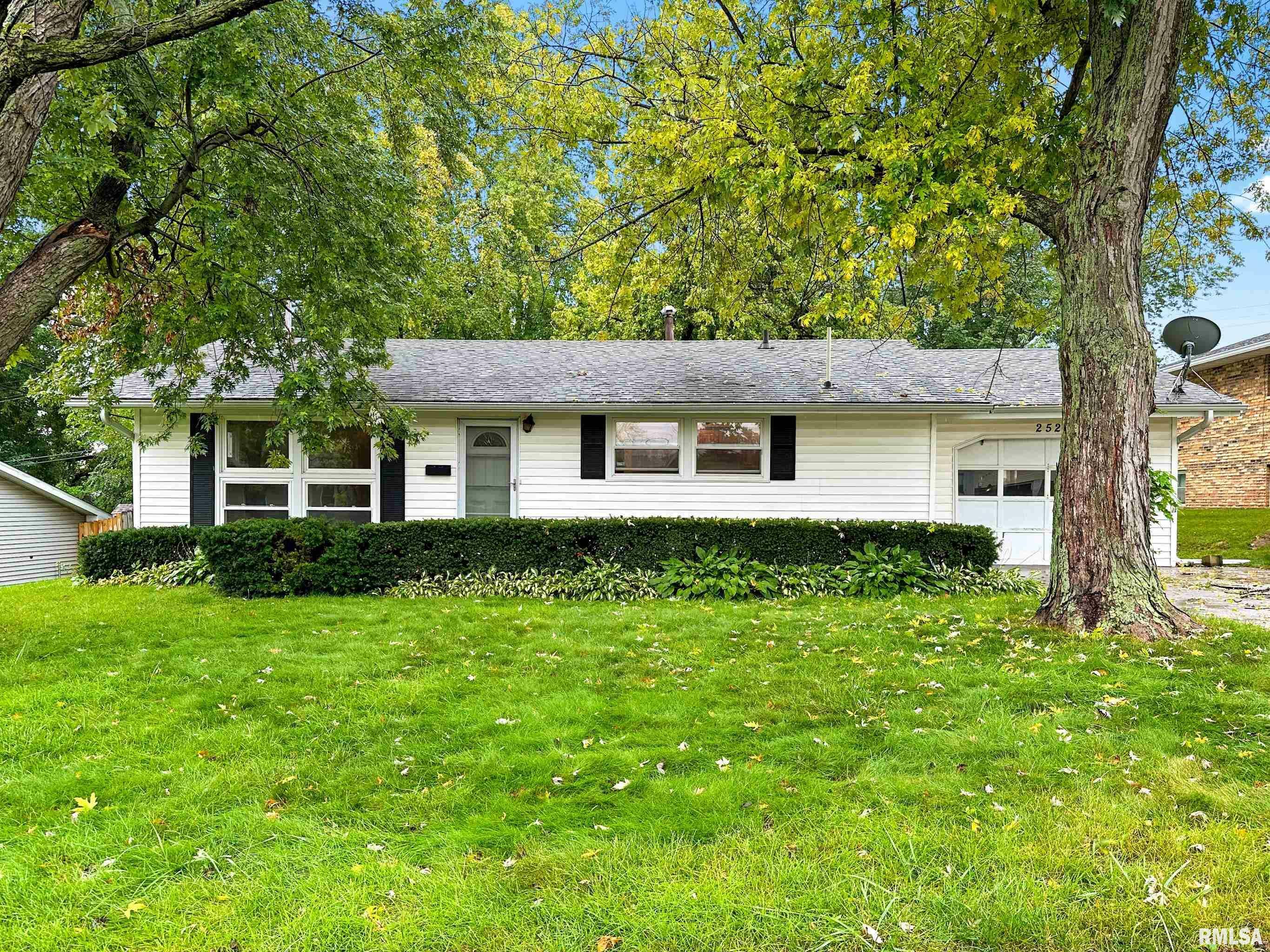 Property Photo:  2520 W Marian Court  IL 61614 