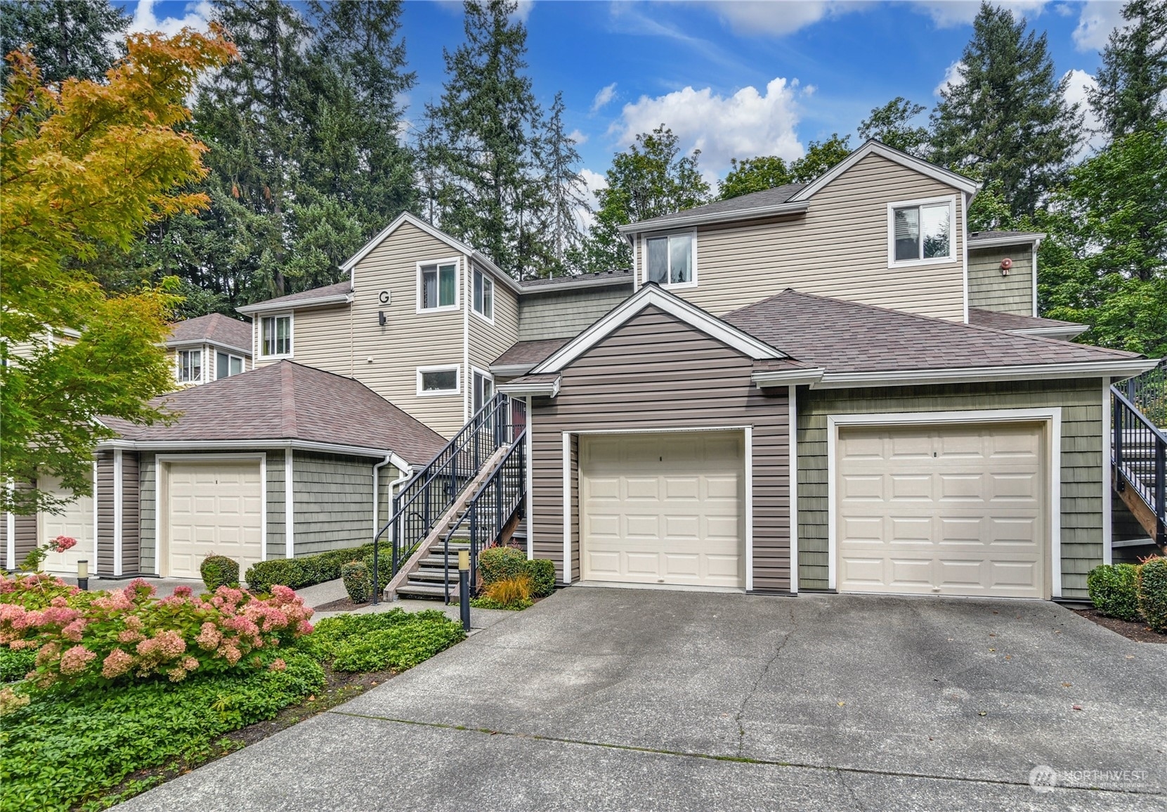 Property Photo: 5000 NW Village Park Drive G241 WA 98027