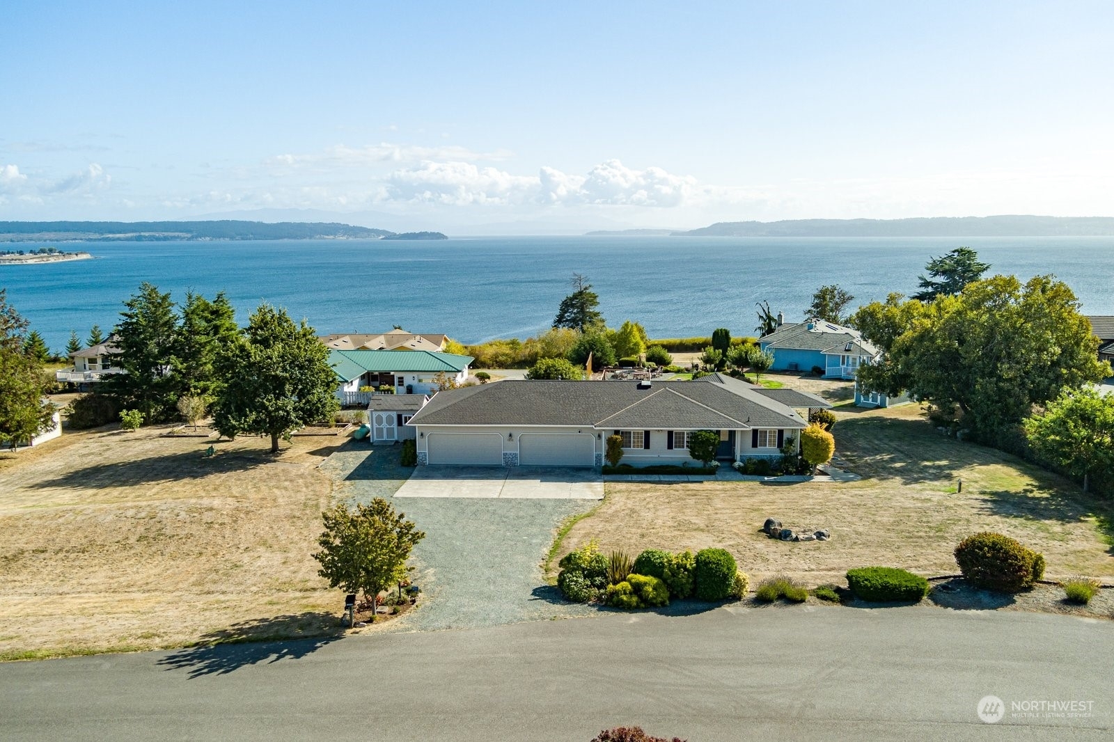 Property Photo:  1212 N Canterbury Lane  WA 98277 