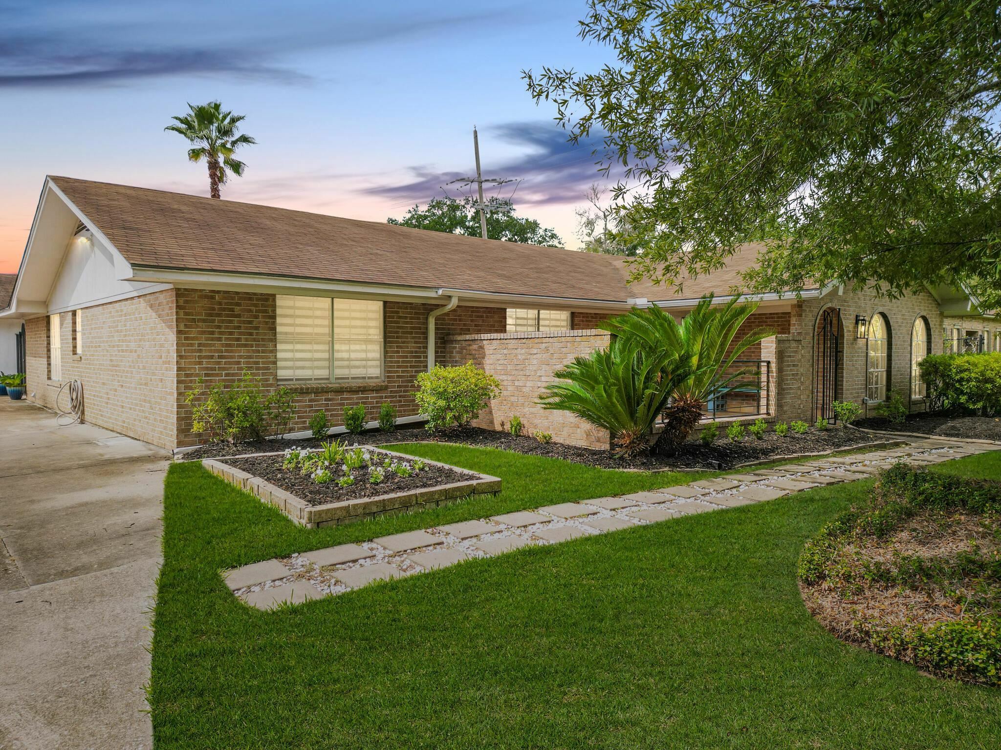 Property Photo:  1165 Ivy Ln  TX 77706 