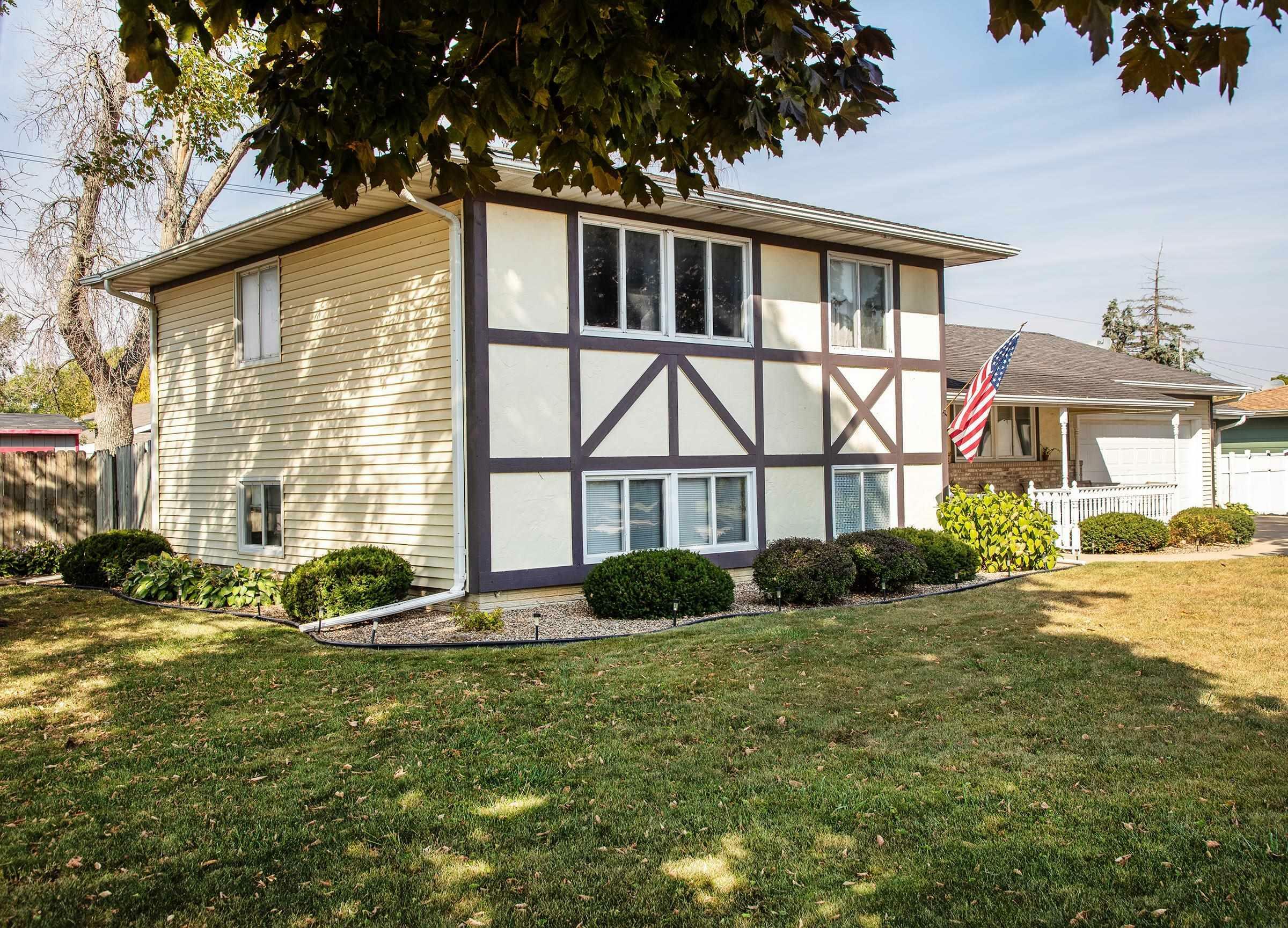 Property Photo:  102 Maple Drive  IA 50676 