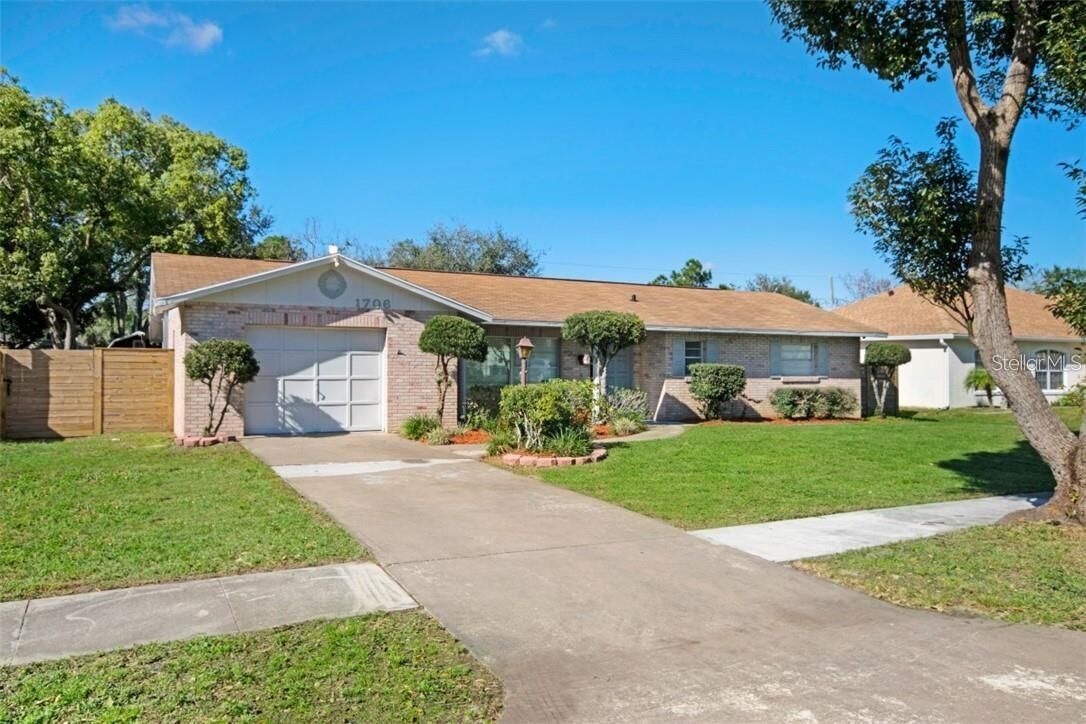 Property Photo: 1706 Urbana Avenue FL 32725