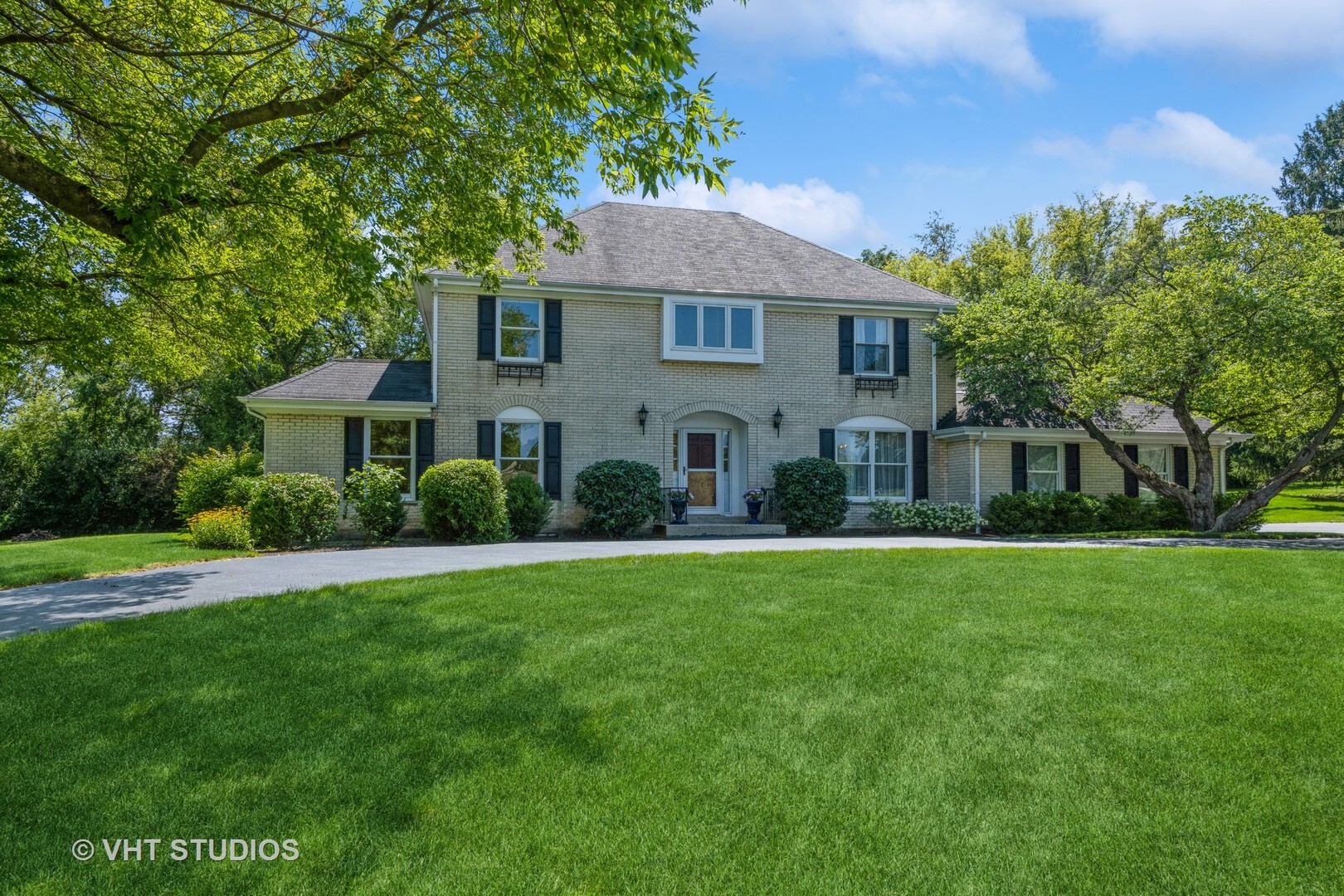 Property Photo: 81 Vista Lane IL 60010
