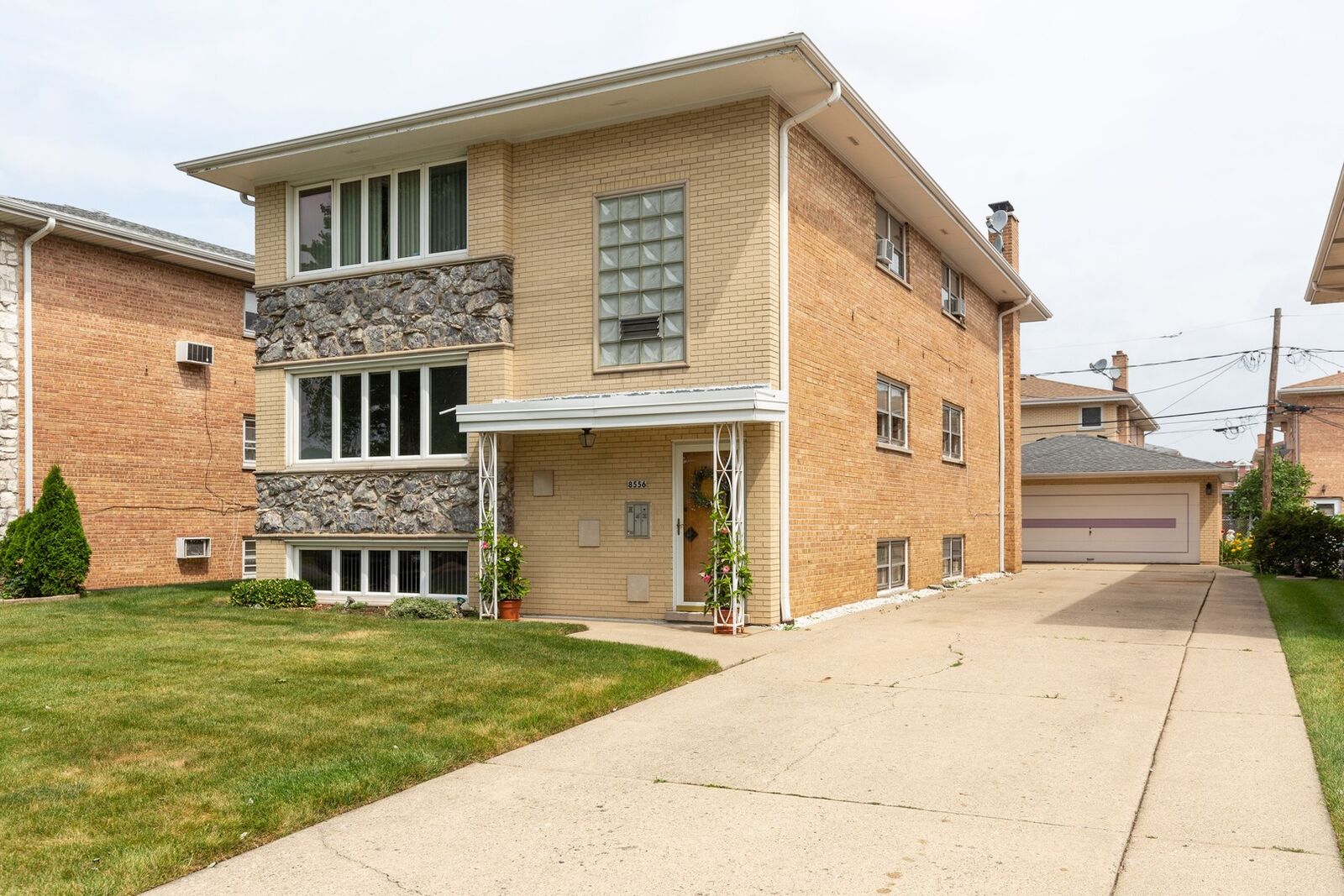 Property Photo:  8556 W Argyle Street 1  IL 60656 