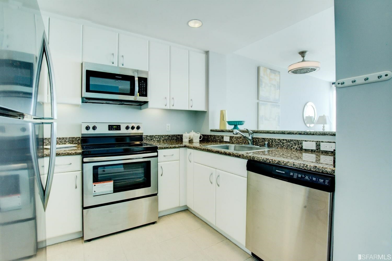 Property Photo:  260 King Street 739  CA 94107 