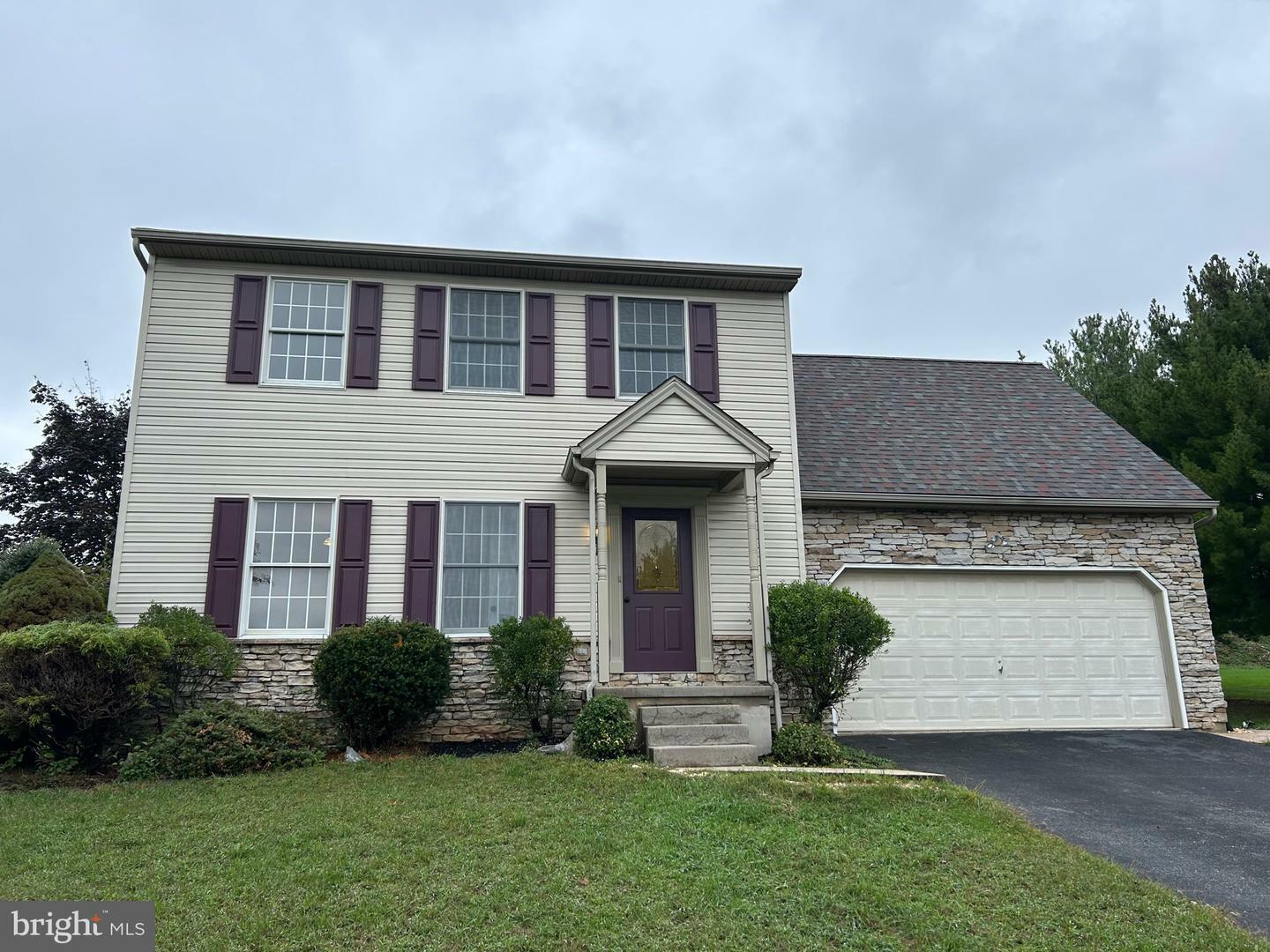 Property Photo: 537 Harvest Drive PA 17404