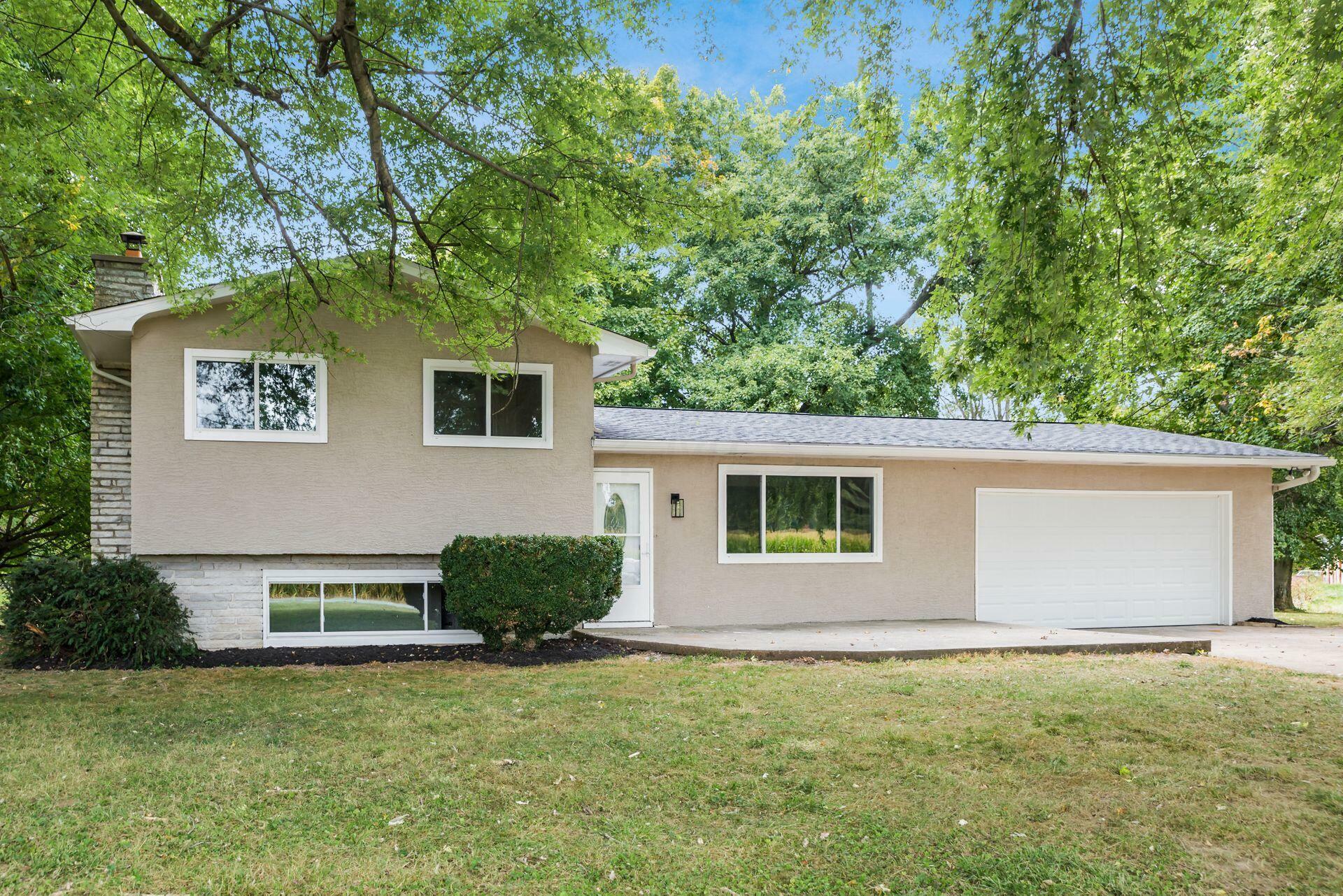 Property Photo: 4088 Old Maids SW Lane OH 43062