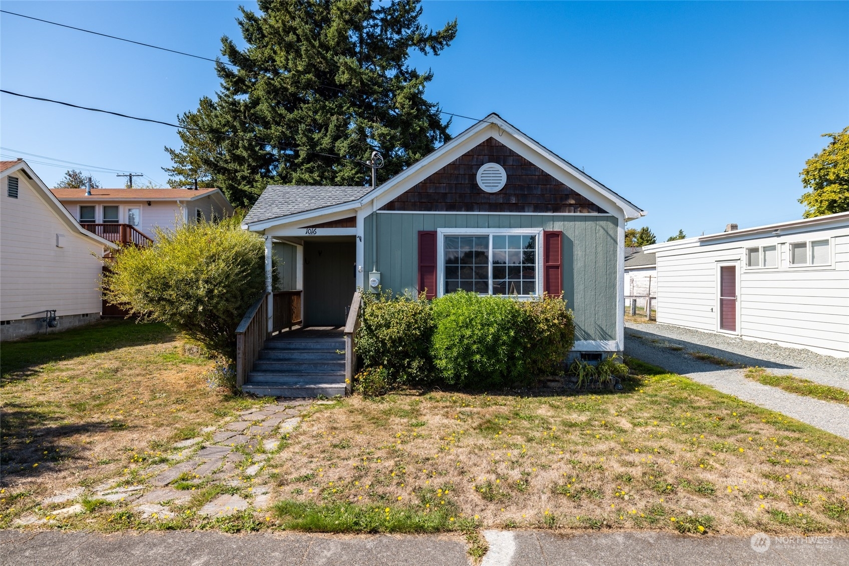 Property Photo:  1016 M Avenue  WA 98221 