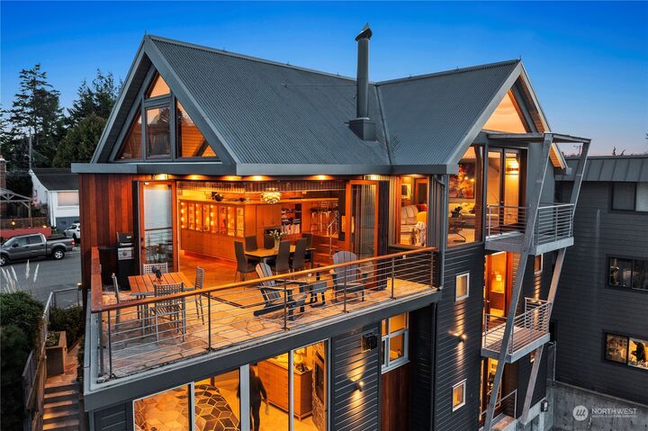 Property Photo:  3001 Alki Avenue SW  WA 98116 