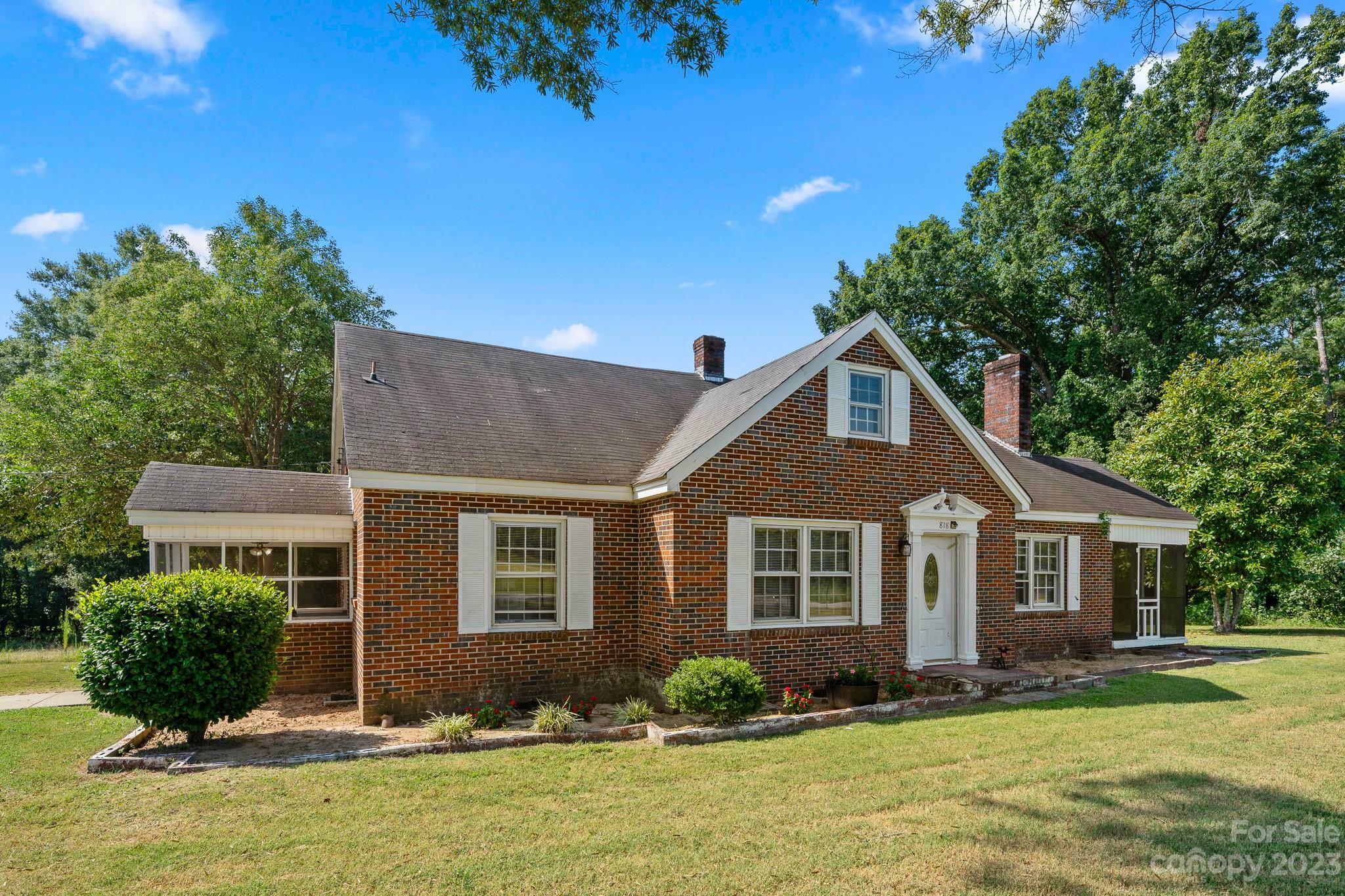 Property Photo:  818 Old Buncombe Road  SC 29379 