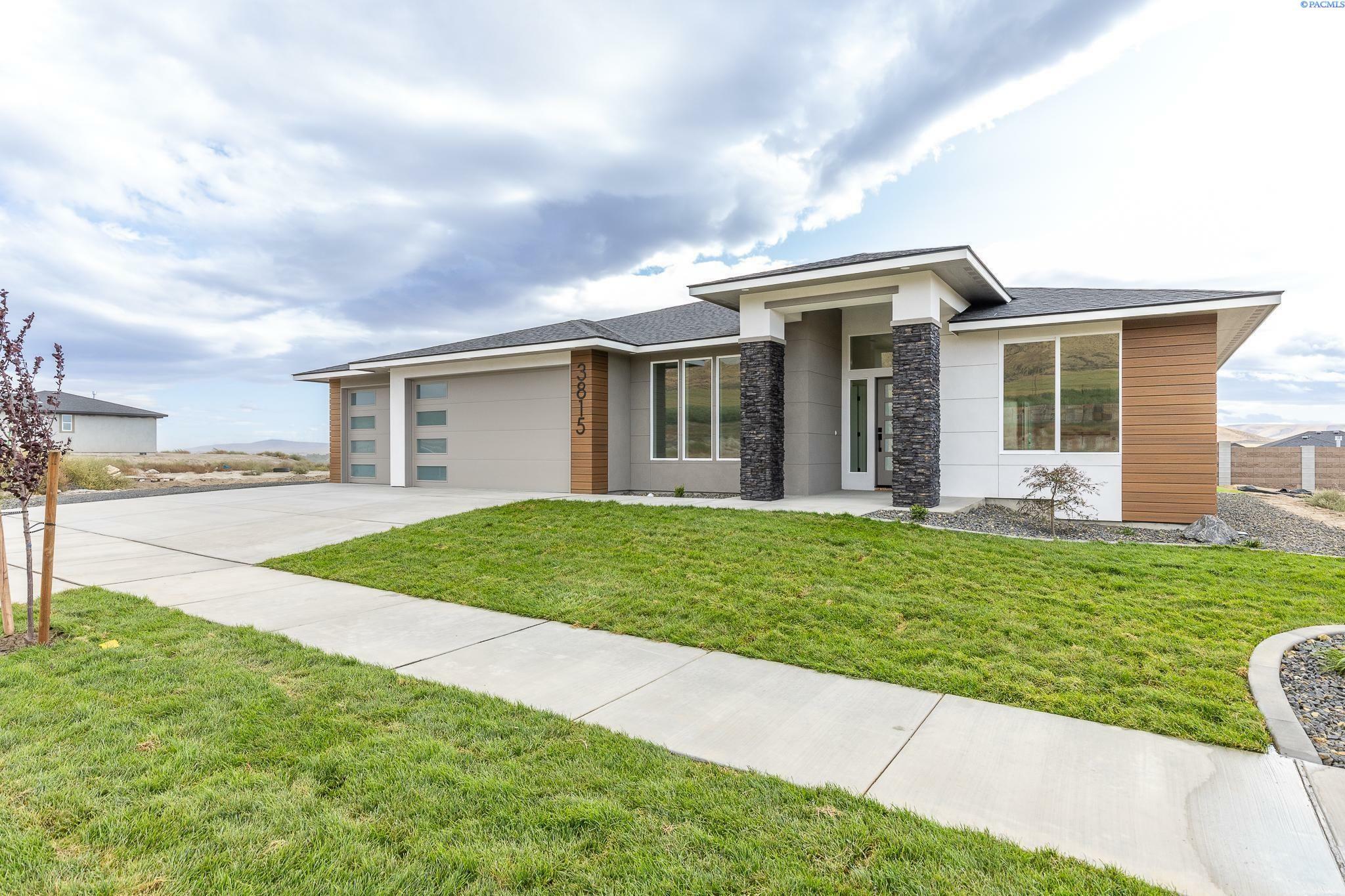 Property Photo: 3815 Highview Street WA 99352