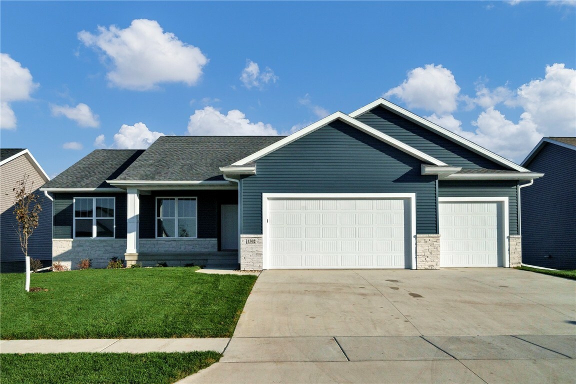 Property Photo:  1302 Echo Ridge Lane  IA 52302 